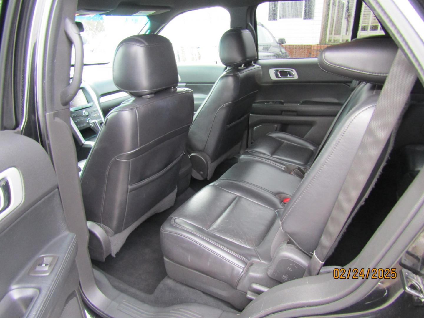 2013 Black /Black Ford Explorer XLT FWD (1FM5K7D80DG) with an 3.5L V6 DOHC 24V engine, Automatic transmission, located at 15016 S Hwy 231, Midland City, AL, 36350, (334) 983-3001, 31.306210, -85.495277 - Photo#4