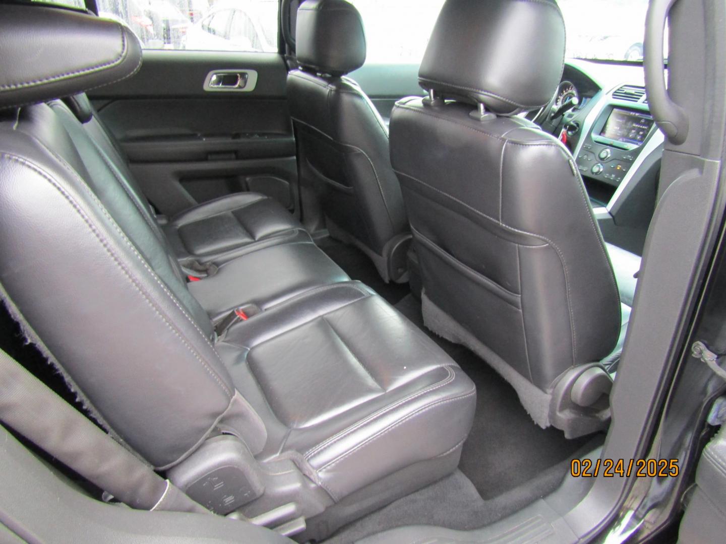 2013 Black /Black Ford Explorer XLT FWD (1FM5K7D80DG) with an 3.5L V6 DOHC 24V engine, Automatic transmission, located at 15016 S Hwy 231, Midland City, AL, 36350, (334) 983-3001, 31.306210, -85.495277 - Photo#8