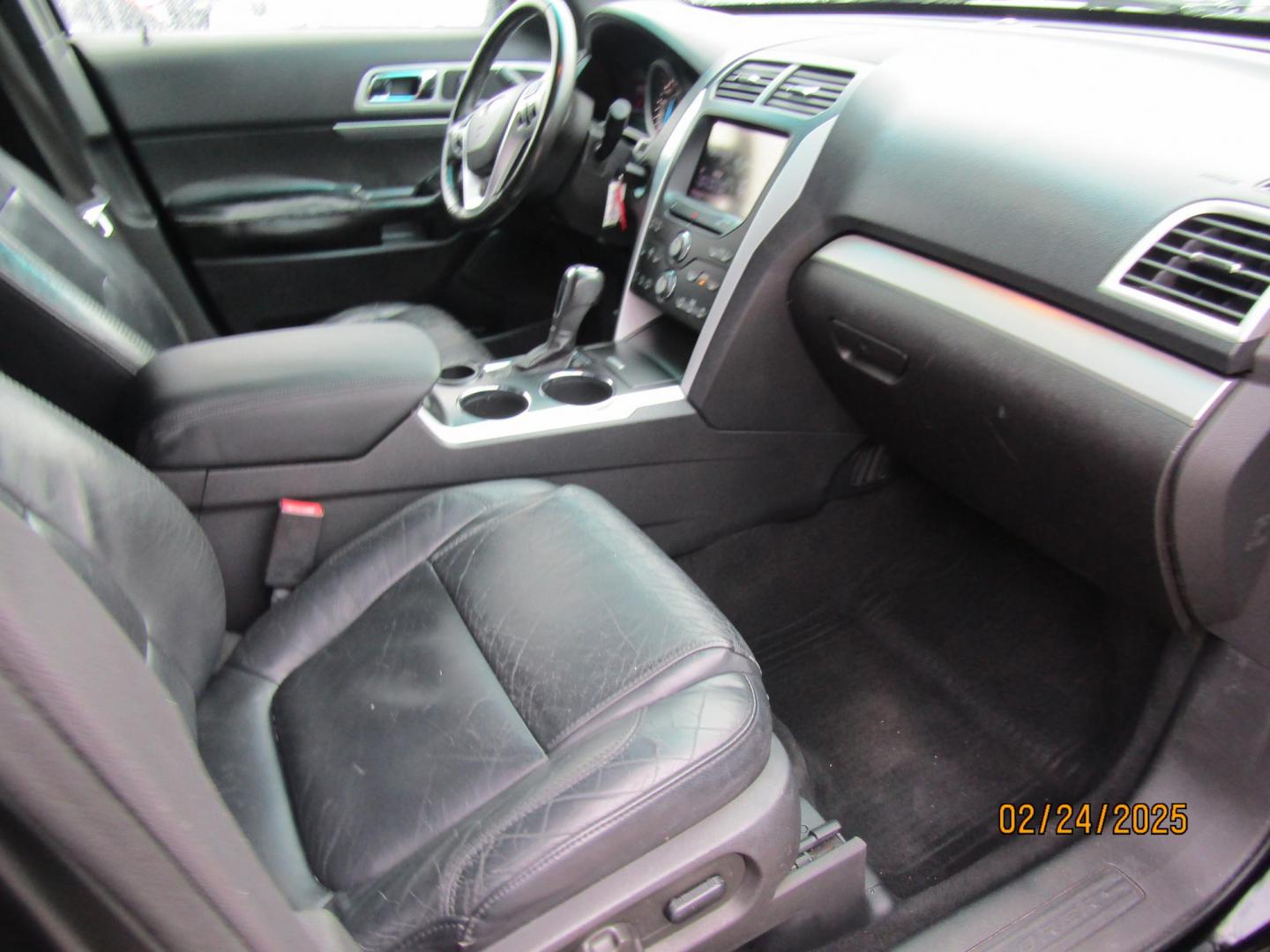 2013 Black /Black Ford Explorer XLT FWD (1FM5K7D80DG) with an 3.5L V6 DOHC 24V engine, Automatic transmission, located at 15016 S Hwy 231, Midland City, AL, 36350, (334) 983-3001, 31.306210, -85.495277 - Photo#9