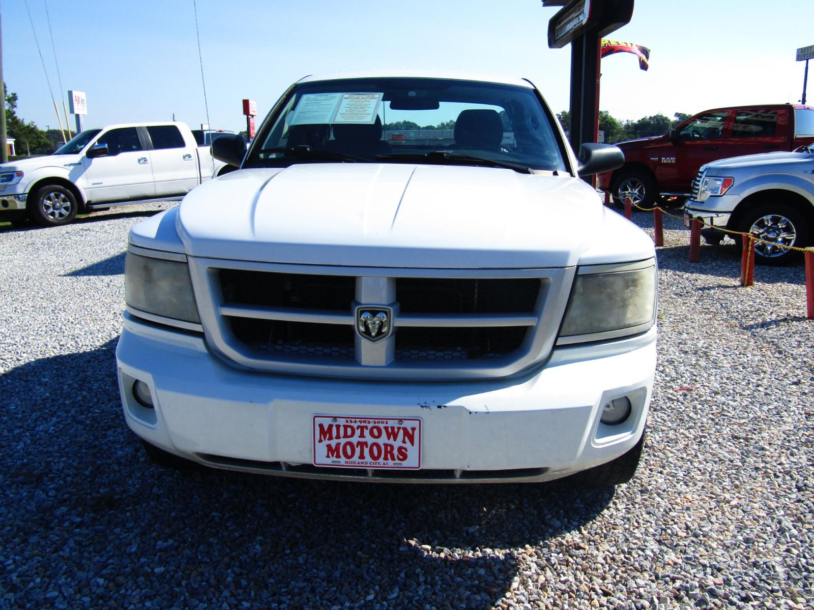 2011 White /Gray Dodge Dakota SXT Extended Cab 2WD (1D7RE3BK2BS) with an 3.7L V6 SOHC 12V engine, Automatic transmission, located at 15016 S Hwy 231, Midland City, AL, 36350, (334) 983-3001, 31.306210, -85.495277 - Photo #1