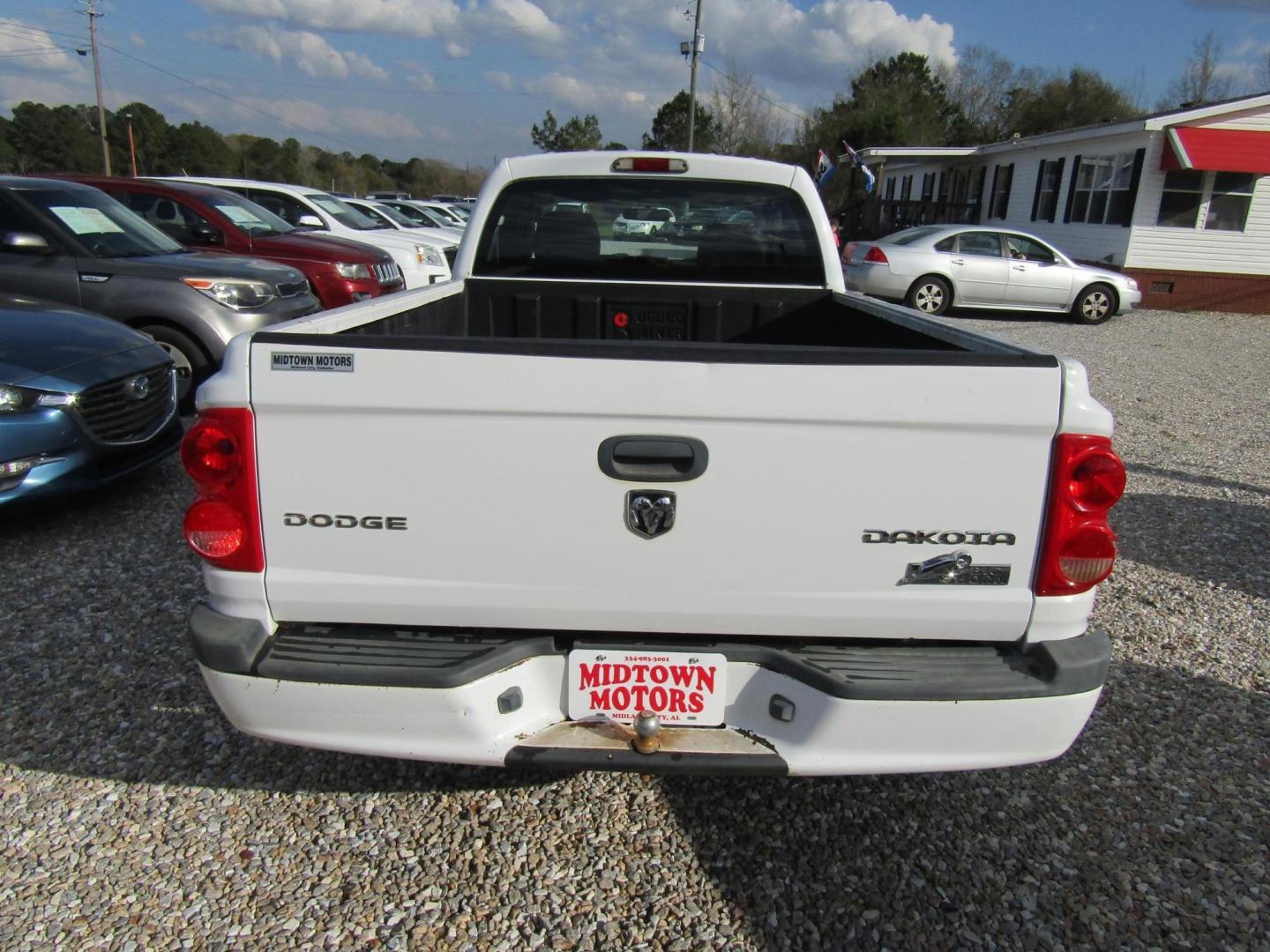 2011 White /Gray Dodge Dakota SXT Extended Cab 2WD (1D7RE3BK2BS) with an 3.7L V6 SOHC 12V engine, Automatic transmission, located at 15016 S Hwy 231, Midland City, AL, 36350, (334) 983-3001, 31.306210, -85.495277 - Photo#5