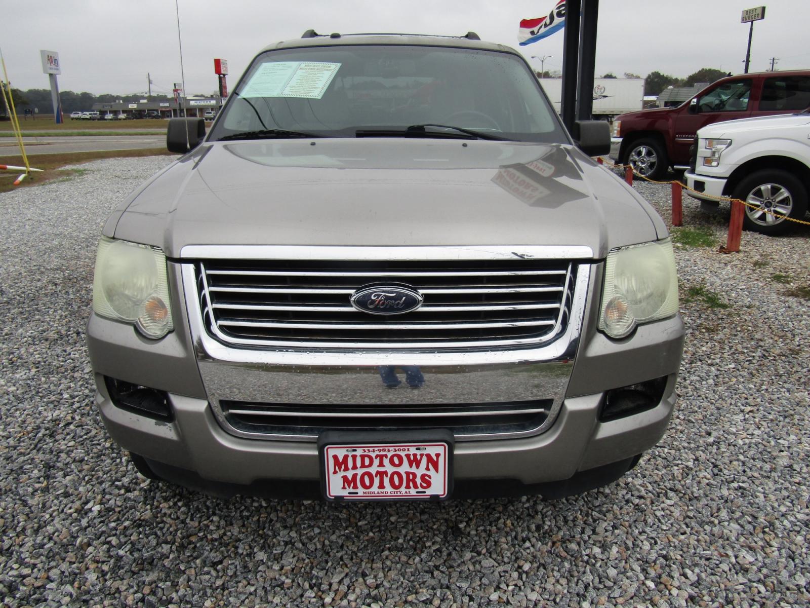 2008 Gray /Gray Ford Explorer XLT 4.0L 2WD (1FMEU63E18U) with an 4.0L V6 SOHC 16V engine, Automatic transmission, located at 15016 S Hwy 231, Midland City, AL, 36350, (334) 983-3001, 31.306210, -85.495277 - Photo #1