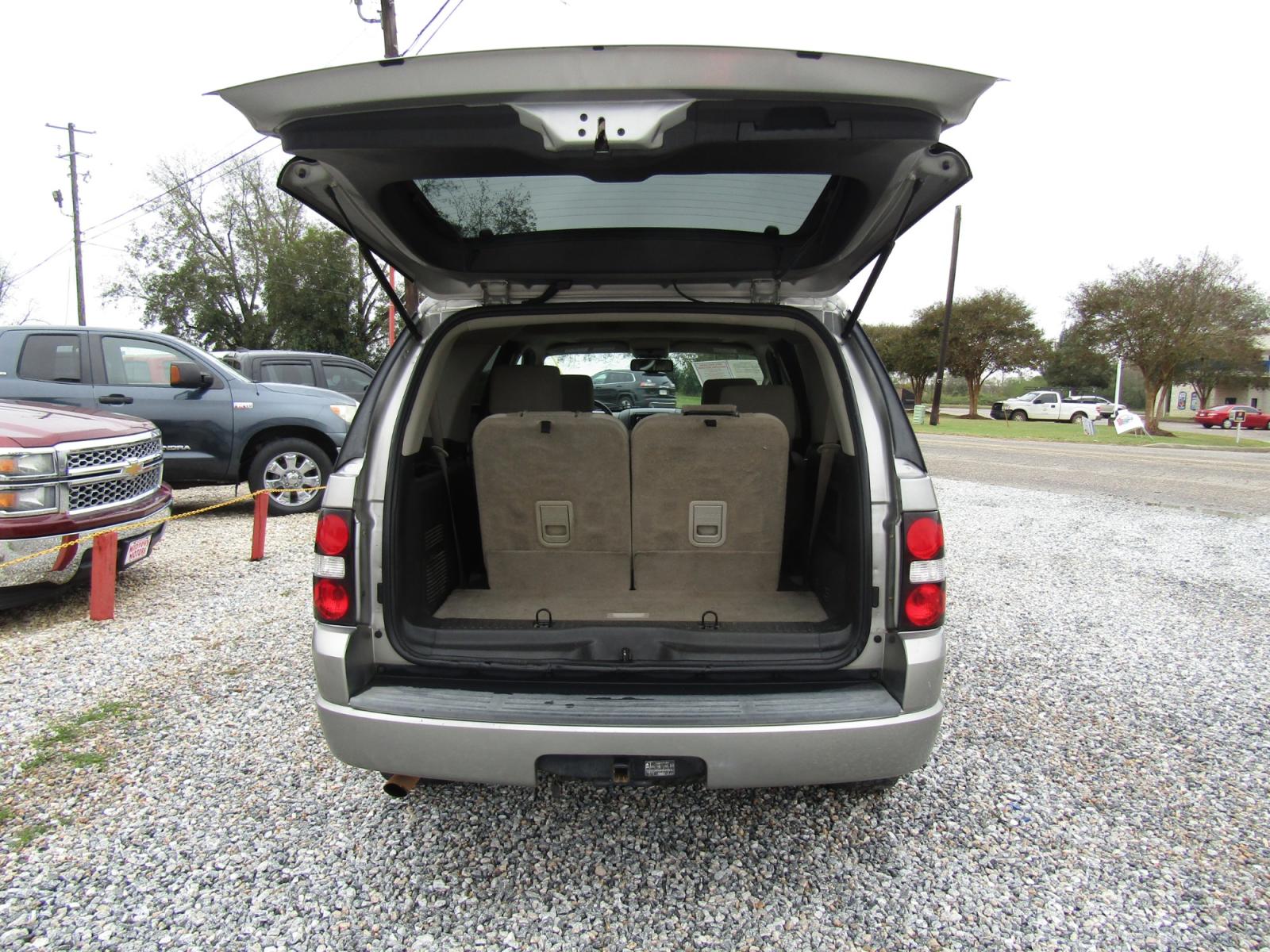 2008 Gray /Gray Ford Explorer XLT 4.0L 2WD (1FMEU63E18U) with an 4.0L V6 SOHC 16V engine, Automatic transmission, located at 15016 S Hwy 231, Midland City, AL, 36350, (334) 983-3001, 31.306210, -85.495277 - Photo #7