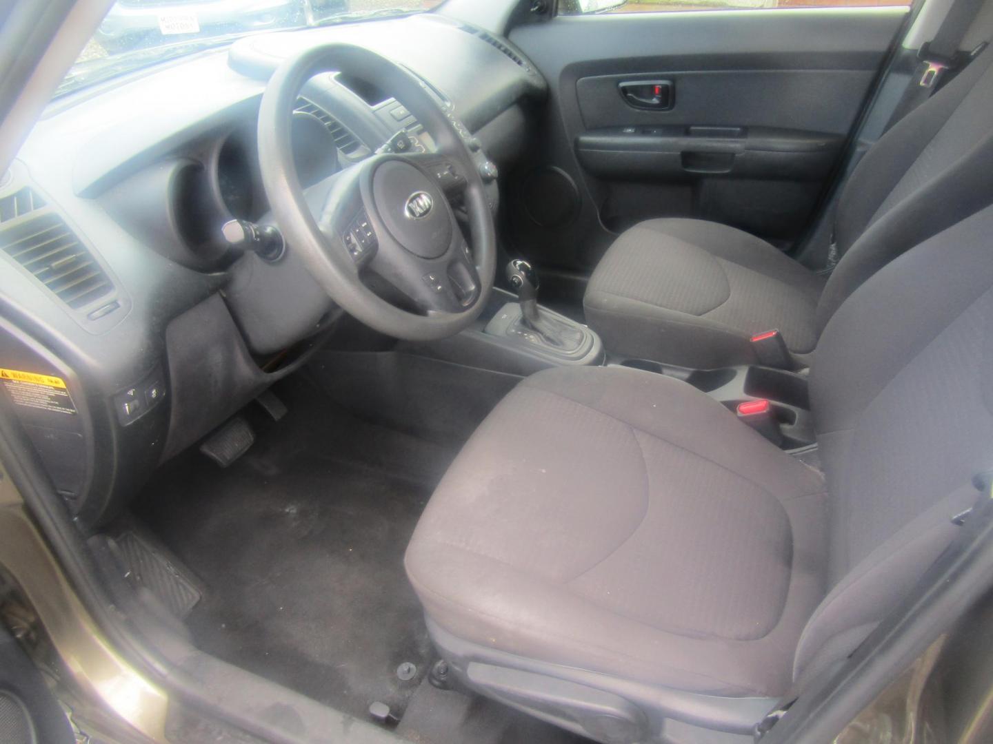 2013 Green Kia Soul Base (KNDJT2A56D7) with an 1.6L L4 DOHC 16V engine, Automatic transmission, located at 15016 S Hwy 231, Midland City, AL, 36350, (334) 983-3001, 31.306210, -85.495277 - Photo#3