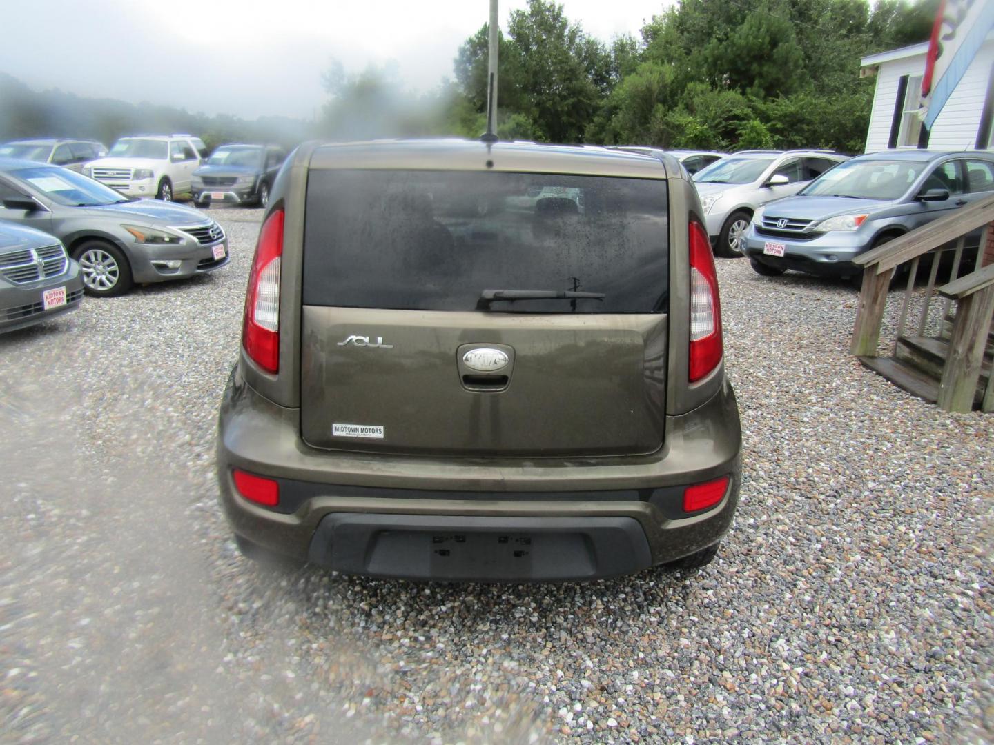 2013 Green Kia Soul Base (KNDJT2A56D7) with an 1.6L L4 DOHC 16V engine, Automatic transmission, located at 15016 S Hwy 231, Midland City, AL, 36350, (334) 983-3001, 31.306210, -85.495277 - Photo#6