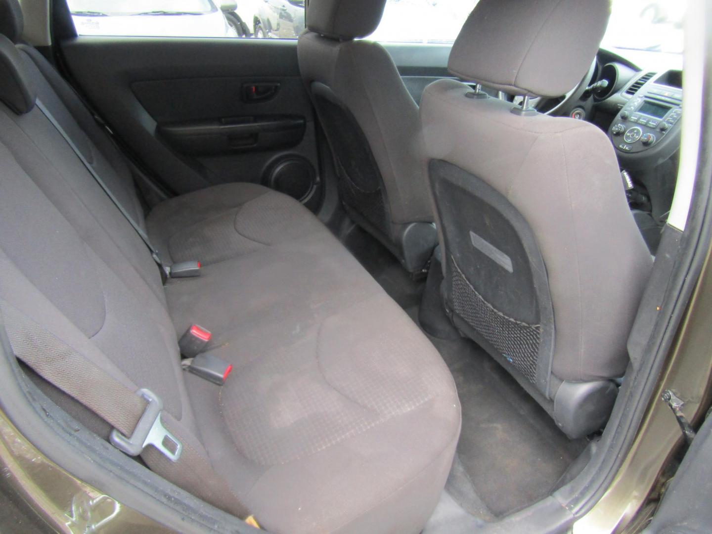 2013 Green Kia Soul Base (KNDJT2A56D7) with an 1.6L L4 DOHC 16V engine, Automatic transmission, located at 15016 S Hwy 231, Midland City, AL, 36350, (334) 983-3001, 31.306210, -85.495277 - Photo#8