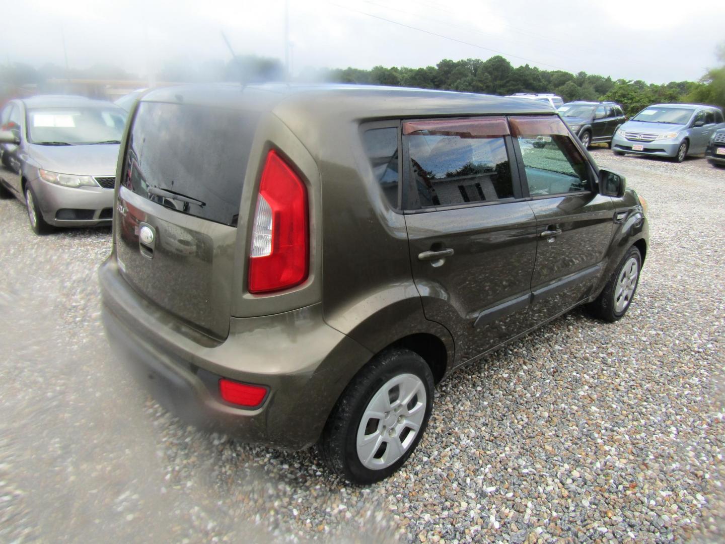 2013 Green Kia Soul Base (KNDJT2A56D7) with an 1.6L L4 DOHC 16V engine, Automatic transmission, located at 15016 S Hwy 231, Midland City, AL, 36350, (334) 983-3001, 31.306210, -85.495277 - Photo#7