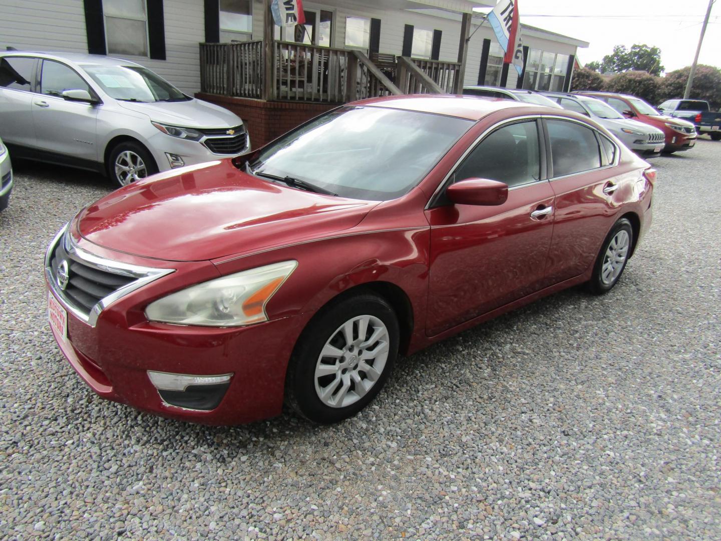 2013 Red Nissan Altima 2.5 S (1N4AL3AP8DC) with an 2.5L L4 DOHC 16V engine, Automatic transmission, located at 15016 S Hwy 231, Midland City, AL, 36350, (334) 983-3001, 31.306210, -85.495277 - Photo#2
