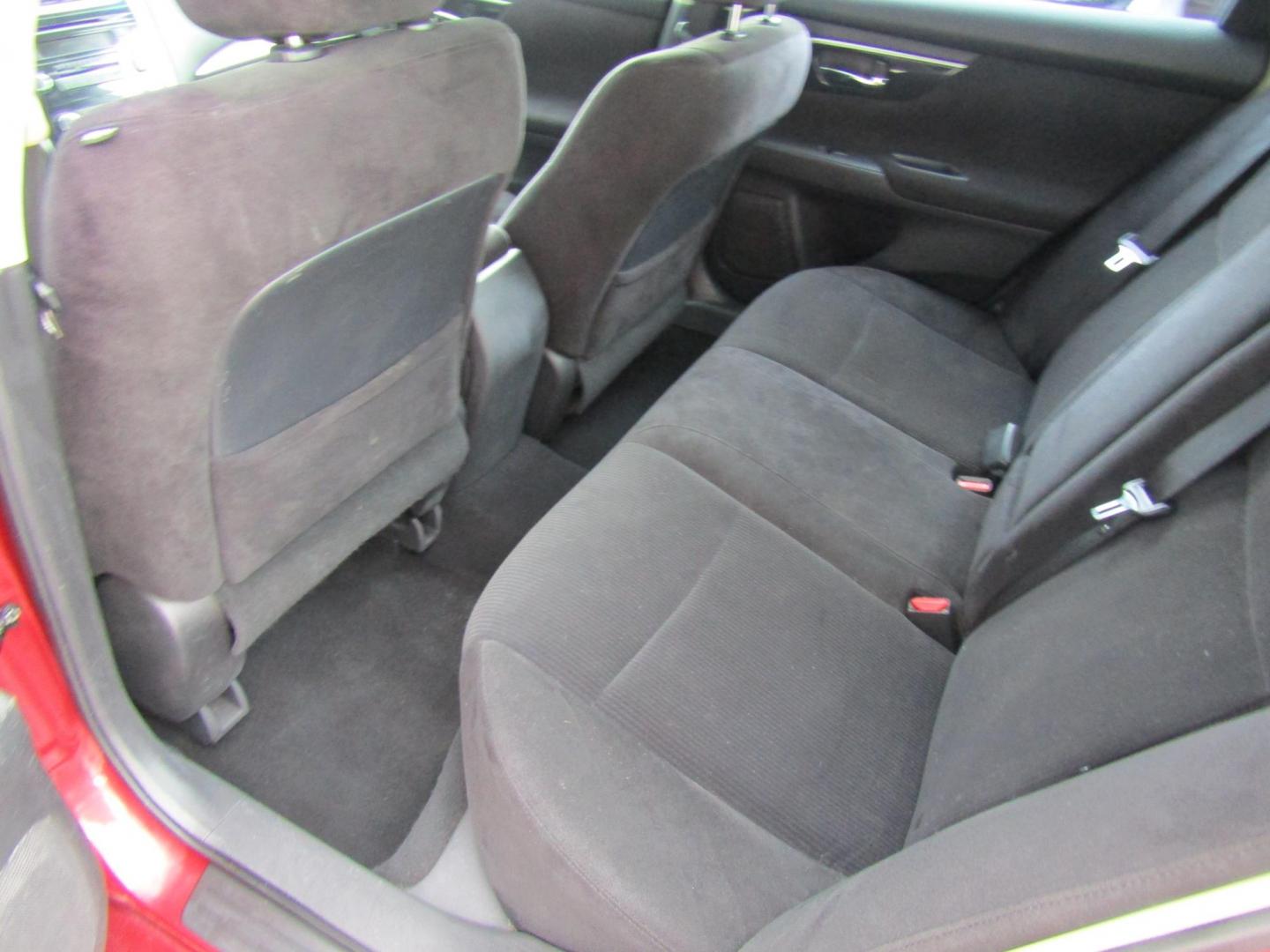2013 Red Nissan Altima 2.5 S (1N4AL3AP8DC) with an 2.5L L4 DOHC 16V engine, Automatic transmission, located at 15016 S Hwy 231, Midland City, AL, 36350, (334) 983-3001, 31.306210, -85.495277 - Photo#4