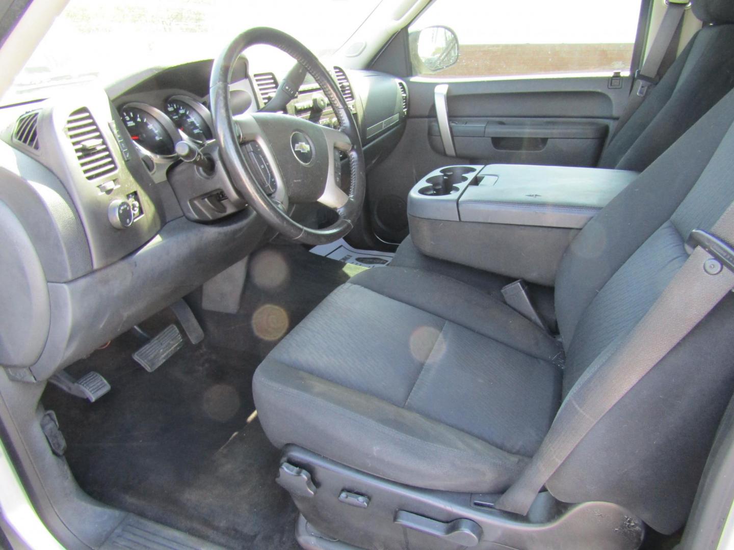 2012 Silver /Black Chevrolet Silverado 1500 LT Crew Cab 2WD (3GCPCSE0XCG) with an 5.3L V8 OHV 16V FFV engine, 6-Speed Automatic transmission, located at 15016 S Hwy 231, Midland City, AL, 36350, (334) 983-3001, 31.306210, -85.495277 - Photo#3