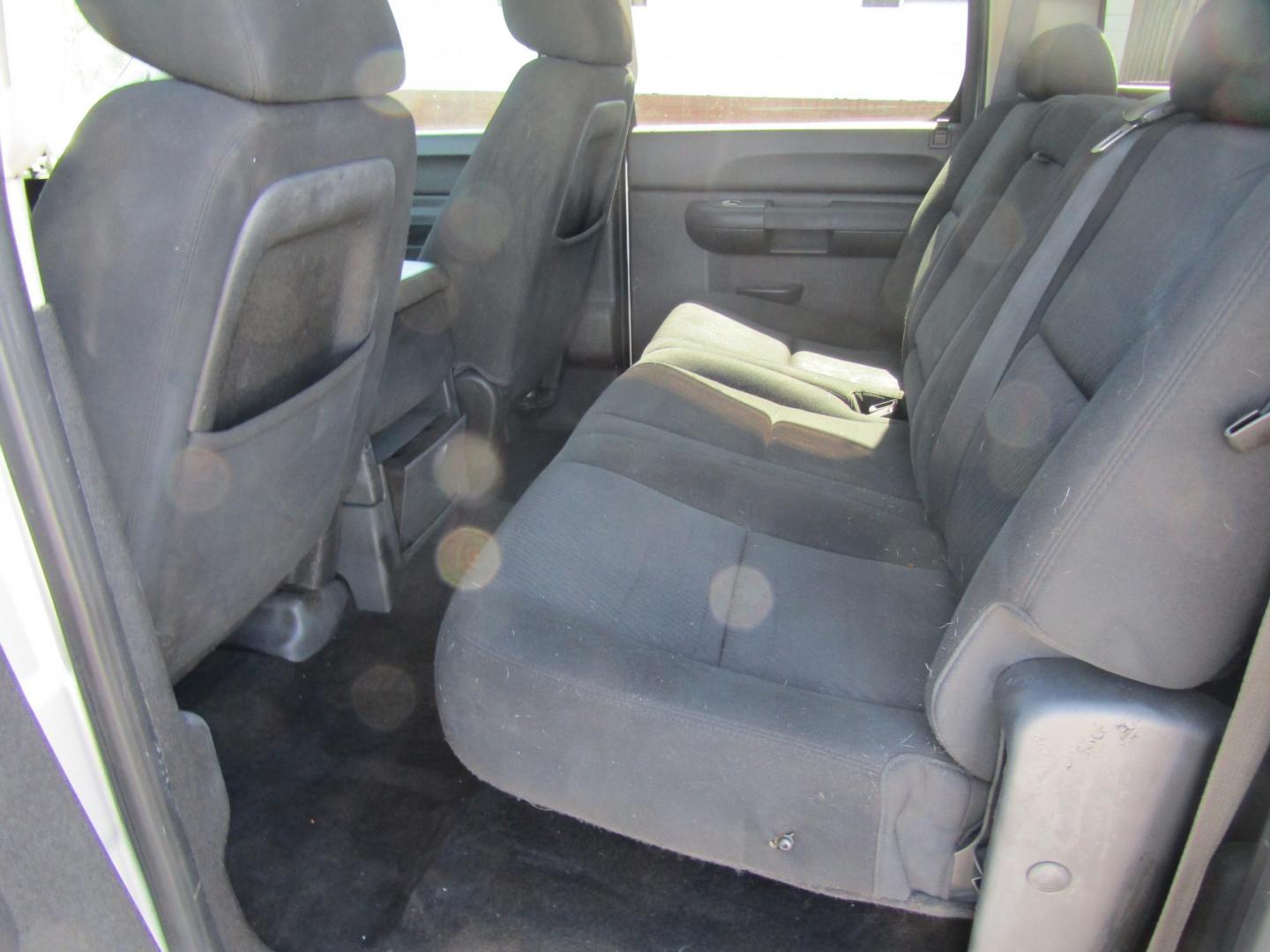 2012 Silver /Black Chevrolet Silverado 1500 LT Crew Cab 2WD (3GCPCSE0XCG) with an 5.3L V8 OHV 16V FFV engine, 6-Speed Automatic transmission, located at 15016 S Hwy 231, Midland City, AL, 36350, (334) 983-3001, 31.306210, -85.495277 - Photo#4