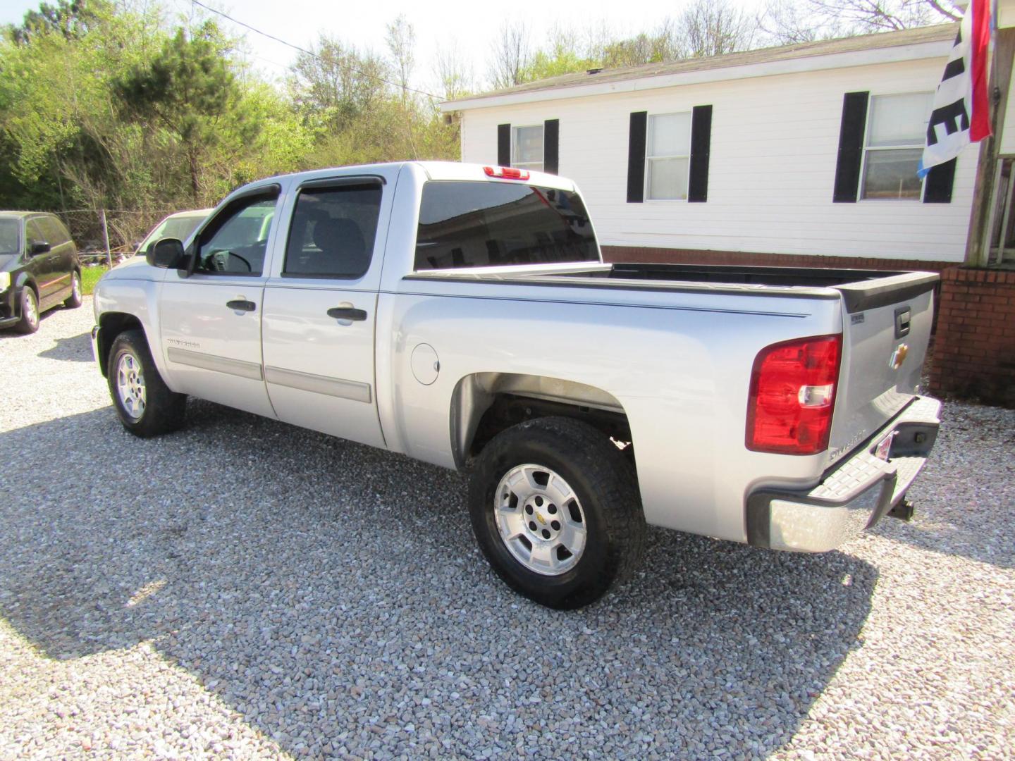 2012 Silver /Black Chevrolet Silverado 1500 LT Crew Cab 2WD (3GCPCSE0XCG) with an 5.3L V8 OHV 16V FFV engine, 6-Speed Automatic transmission, located at 15016 S Hwy 231, Midland City, AL, 36350, (334) 983-3001, 31.306210, -85.495277 - Photo#5