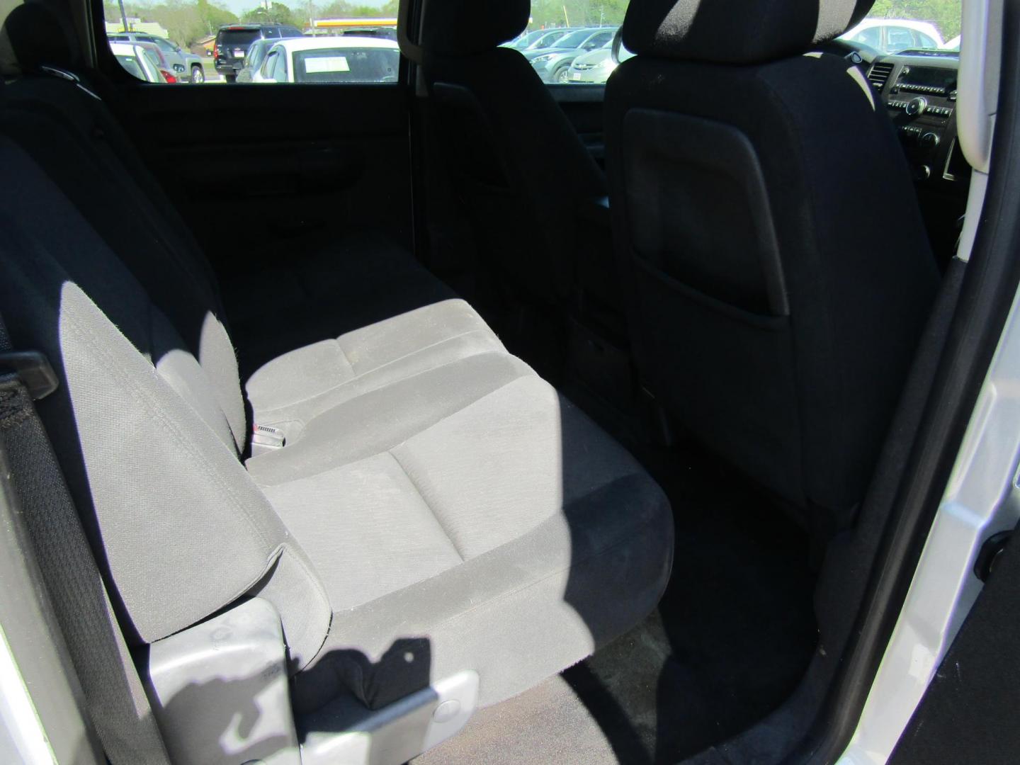 2012 Silver /Black Chevrolet Silverado 1500 LT Crew Cab 2WD (3GCPCSE0XCG) with an 5.3L V8 OHV 16V FFV engine, 6-Speed Automatic transmission, located at 15016 S Hwy 231, Midland City, AL, 36350, (334) 983-3001, 31.306210, -85.495277 - Photo#8