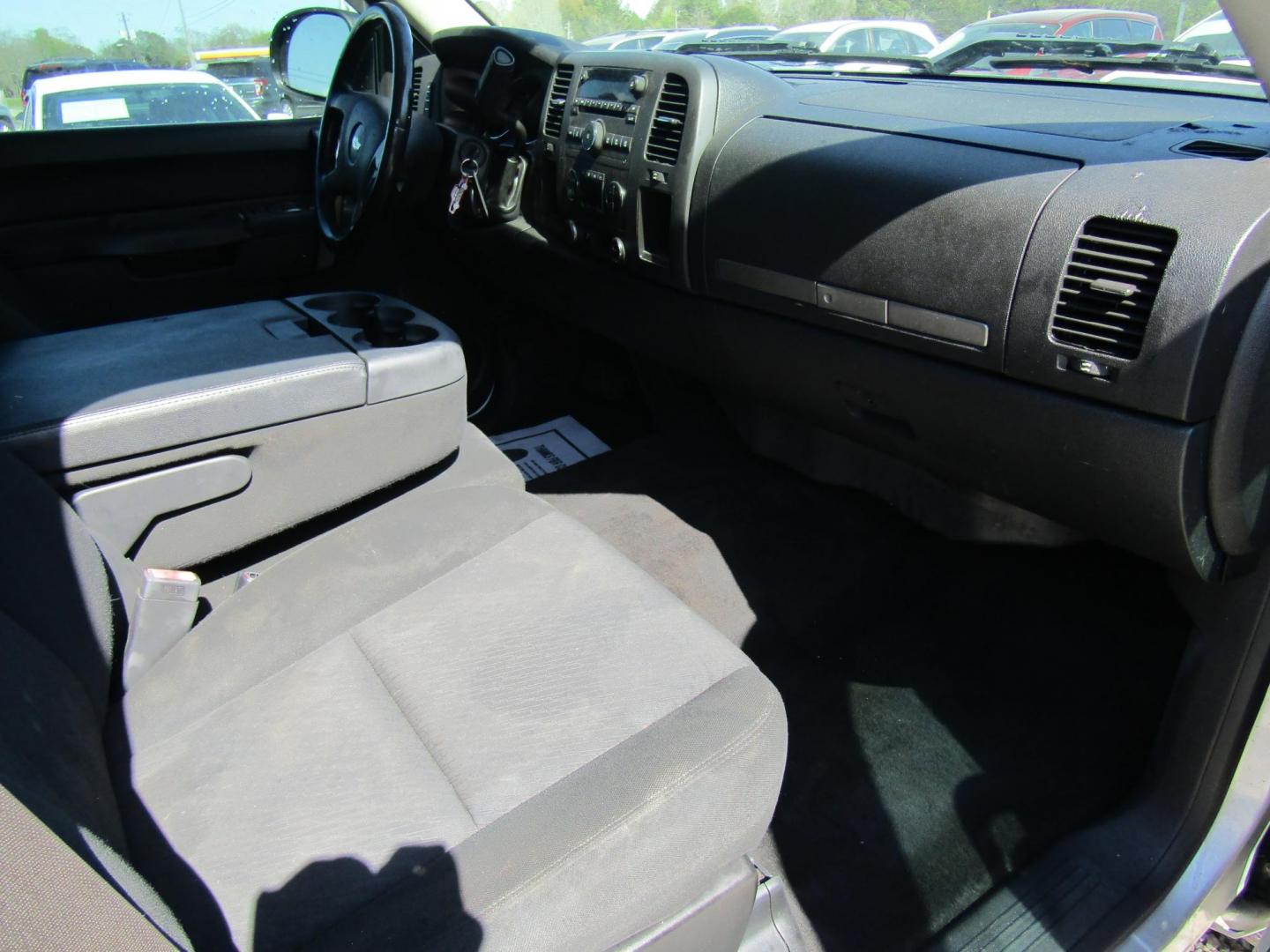 2012 Silver /Black Chevrolet Silverado 1500 LT Crew Cab 2WD (3GCPCSE0XCG) with an 5.3L V8 OHV 16V FFV engine, 6-Speed Automatic transmission, located at 15016 S Hwy 231, Midland City, AL, 36350, (334) 983-3001, 31.306210, -85.495277 - Photo#9