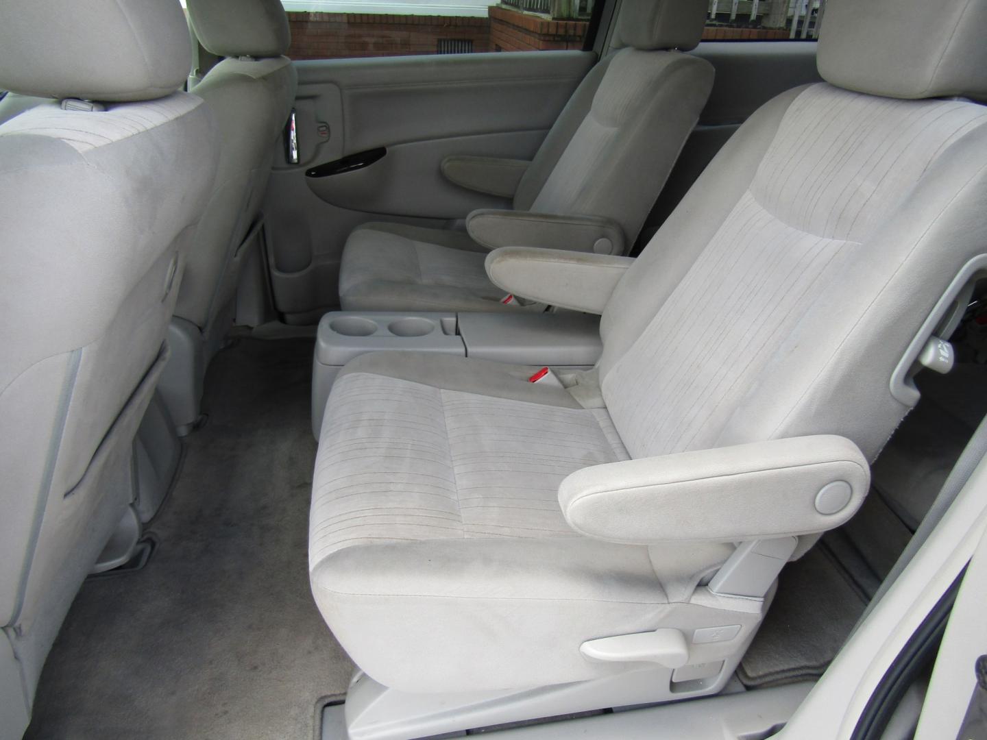 2013 Gray /Gray Nissan Quest 3.5 S (JN8AE2KPXD9) with an 3.5L V6 DOHC 24V engine, Automatic transmission, located at 15016 S Hwy 231, Midland City, AL, 36350, (334) 983-3001, 31.306210, -85.495277- Photo#4