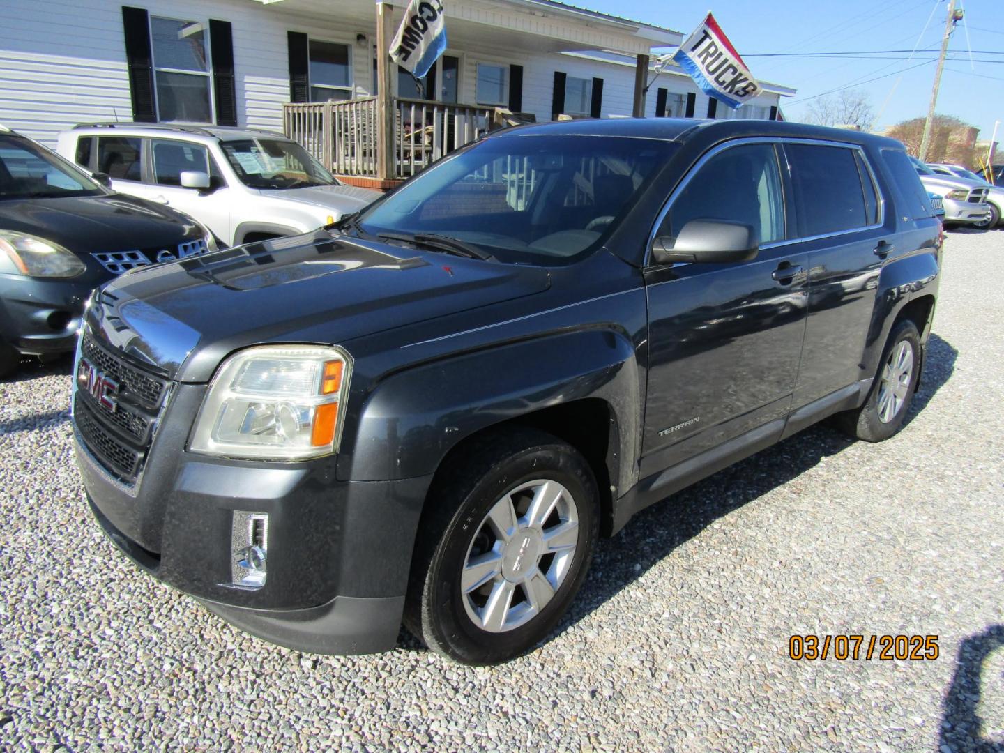 2011 Gray GMC Terrain SLE1 FWD (2CTALMEC2B6) with an 2.4L L4 DOHC 16V engine, Automatic transmission, located at 15016 S Hwy 231, Midland City, AL, 36350, (334) 983-3001, 31.306210, -85.495277 - Photo#2