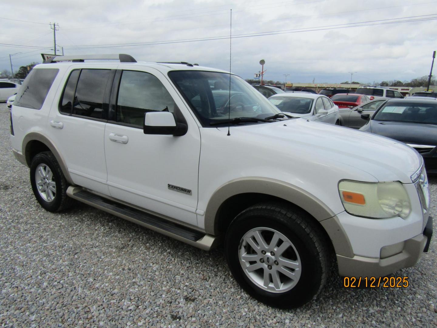 2007 White Ford Explorer Eddie Bauer 4.0L 2WD (1FMEU64E07U) with an 4.0L V6 SOHC 16V engine, Automatic transmission, located at 15016 S Hwy 231, Midland City, AL, 36350, (334) 983-3001, 31.306210, -85.495277 - Photo#0