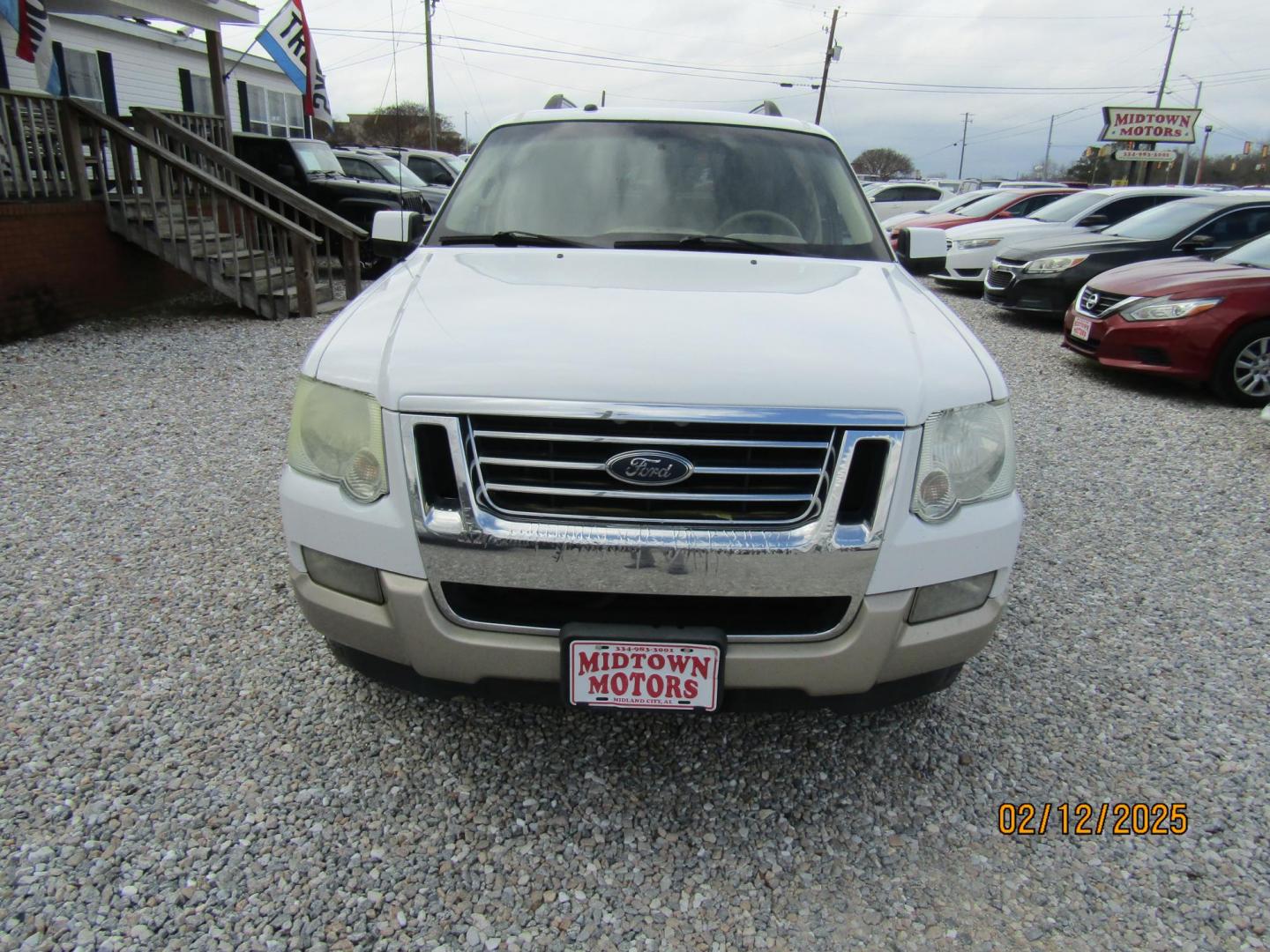 2007 White Ford Explorer Eddie Bauer 4.0L 2WD (1FMEU64E07U) with an 4.0L V6 SOHC 16V engine, Automatic transmission, located at 15016 S Hwy 231, Midland City, AL, 36350, (334) 983-3001, 31.306210, -85.495277 - Photo#1