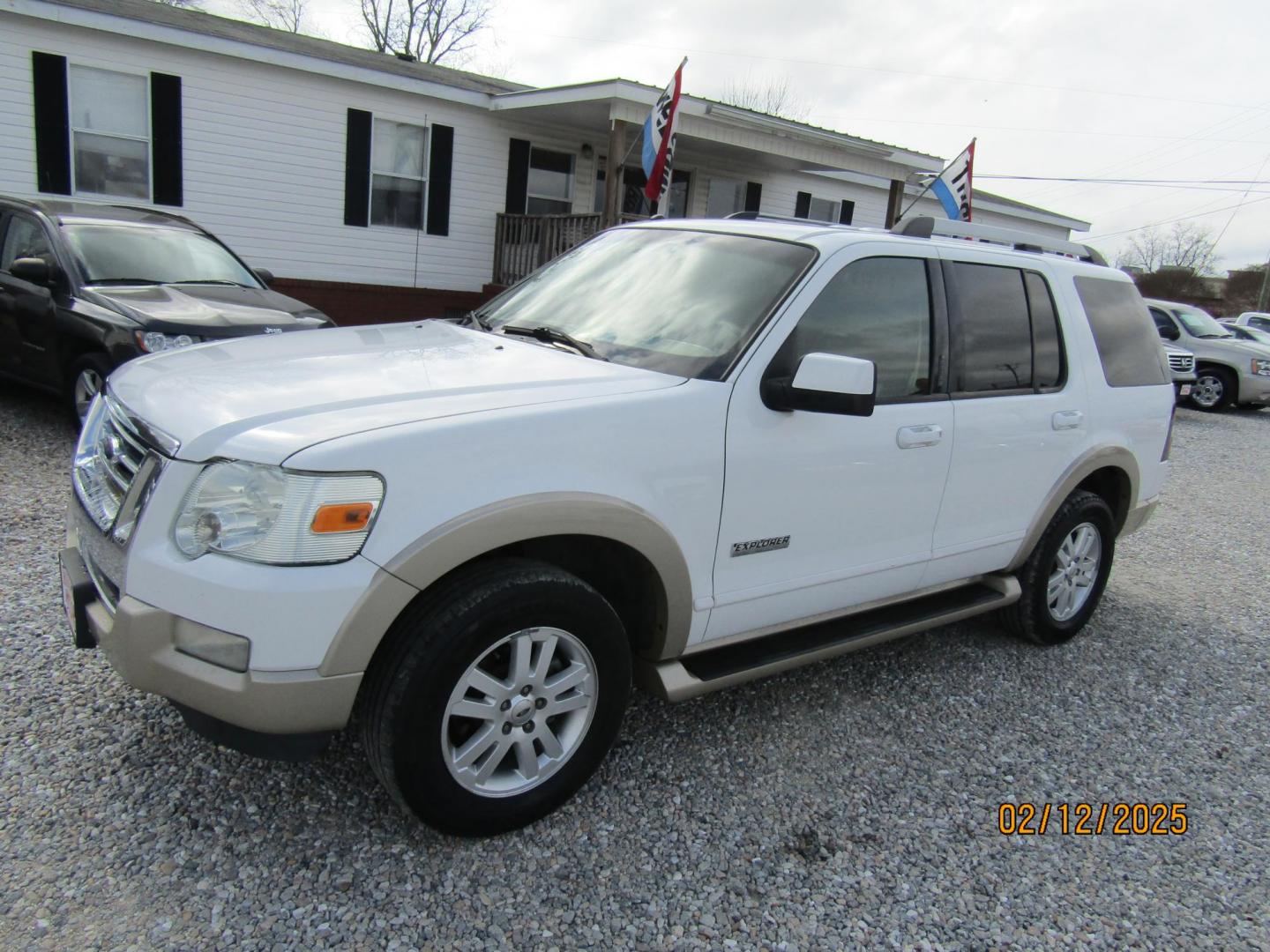 2007 White Ford Explorer Eddie Bauer 4.0L 2WD (1FMEU64E07U) with an 4.0L V6 SOHC 16V engine, Automatic transmission, located at 15016 S Hwy 231, Midland City, AL, 36350, (334) 983-3001, 31.306210, -85.495277 - Photo#2
