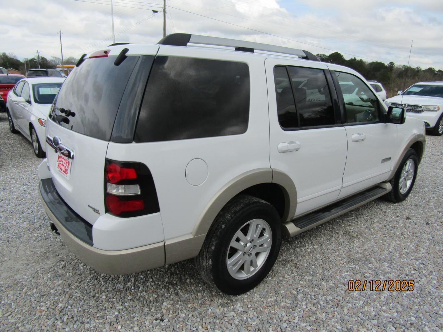 2007 White Ford Explorer Eddie Bauer 4.0L 2WD (1FMEU64E07U) with an 4.0L V6 SOHC 16V engine, Automatic transmission, located at 15016 S Hwy 231, Midland City, AL, 36350, (334) 983-3001, 31.306210, -85.495277 - Photo#6