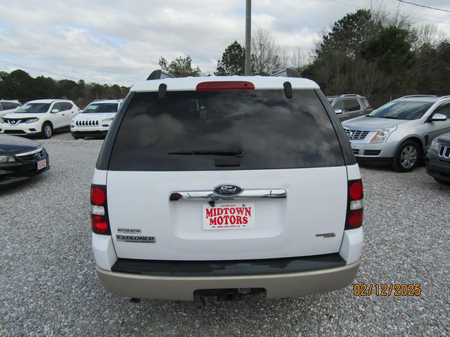 2007 White Ford Explorer Eddie Bauer 4.0L 2WD (1FMEU64E07U) with an 4.0L V6 SOHC 16V engine, Automatic transmission, located at 15016 S Hwy 231, Midland City, AL, 36350, (334) 983-3001, 31.306210, -85.495277 - Photo#7