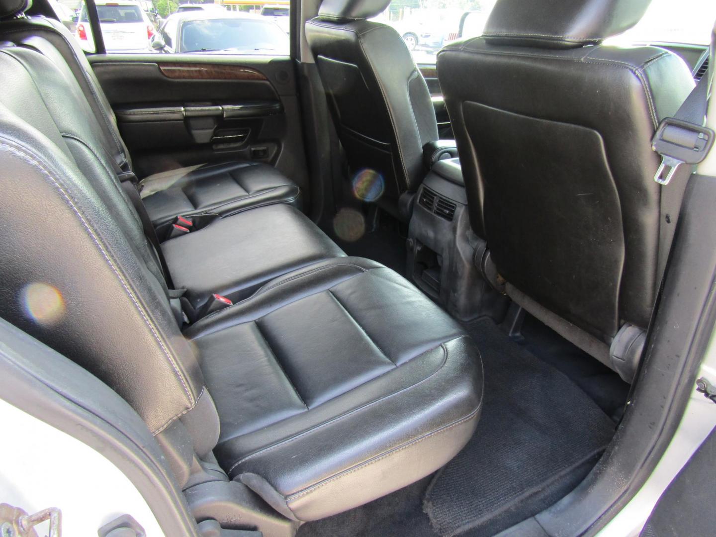 2011 Silver /Black Nissan Armada SL 2WD (5N1BA0ND4BN) with an 5.6L V8 DOHC 32V FFV engine, Automatic transmission, located at 15016 S Hwy 231, Midland City, AL, 36350, (334) 983-3001, 31.306210, -85.495277 - Photo#8