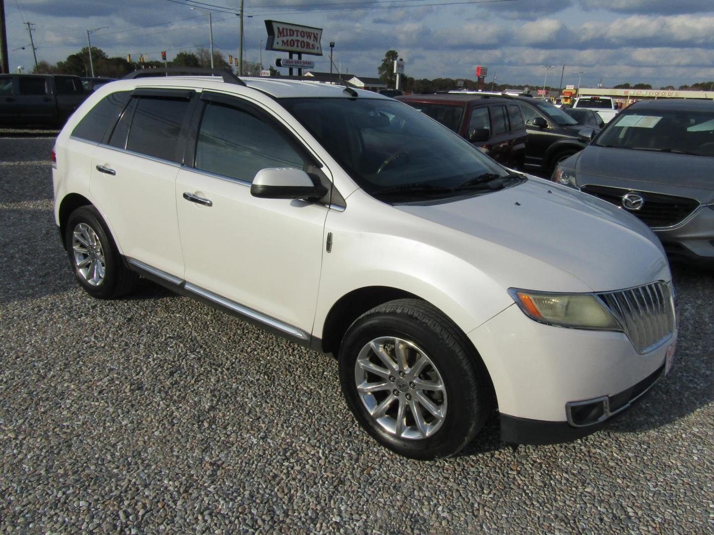 2011 White /Gray Lincoln MKX FWD (2LMDJ6JK4BB) with an 3.7L V6 DOHC 24V engine, Automatic transmission, located at 15016 S Hwy 231, Midland City, AL, 36350, (334) 983-3001, 31.306210, -85.495277 - Photo#0