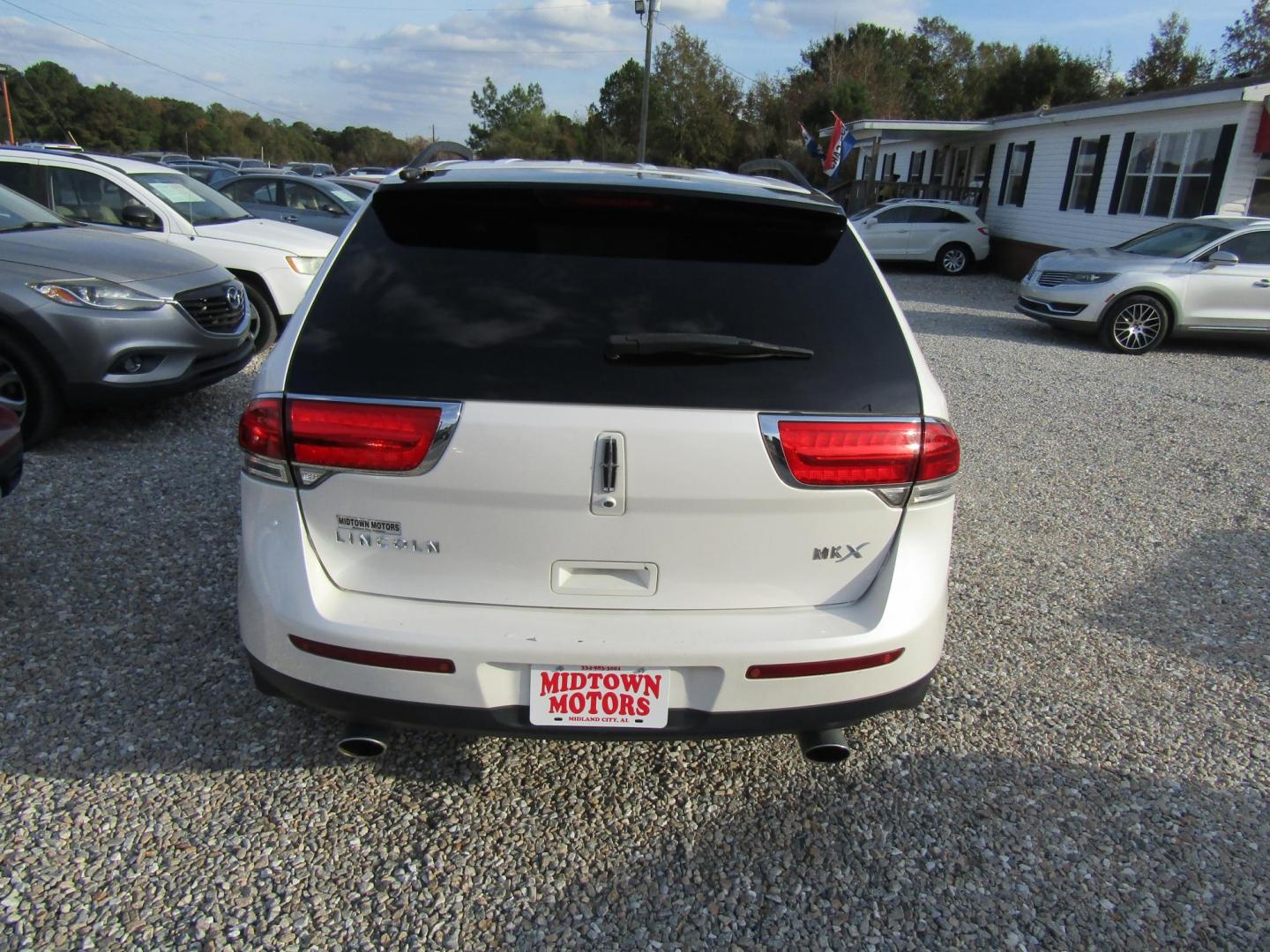 2011 White /Gray Lincoln MKX FWD (2LMDJ6JK4BB) with an 3.7L V6 DOHC 24V engine, Automatic transmission, located at 15016 S Hwy 231, Midland City, AL, 36350, (334) 983-3001, 31.306210, -85.495277 - Photo#6