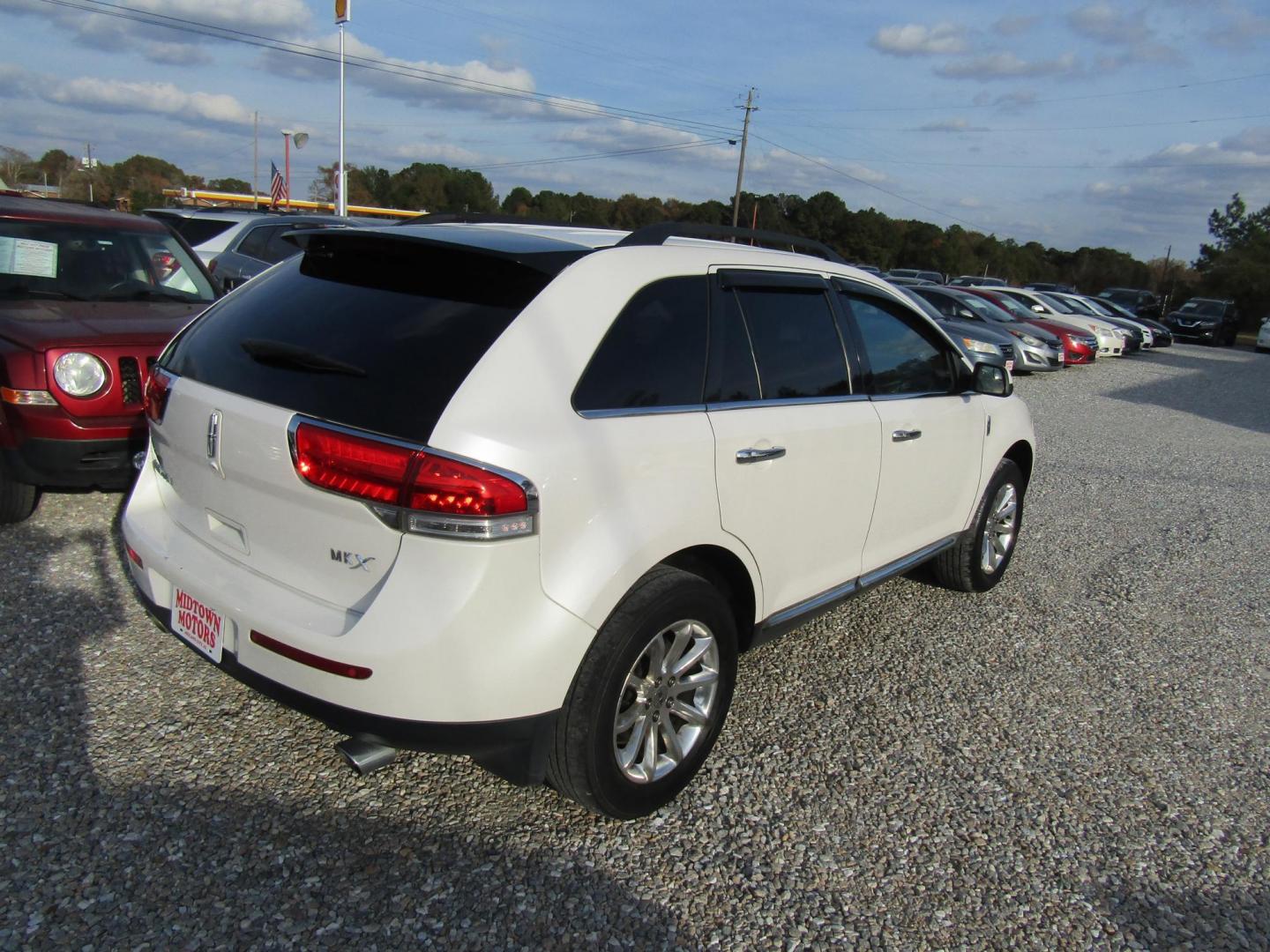2011 White /Gray Lincoln MKX FWD (2LMDJ6JK4BB) with an 3.7L V6 DOHC 24V engine, Automatic transmission, located at 15016 S Hwy 231, Midland City, AL, 36350, (334) 983-3001, 31.306210, -85.495277 - Photo#7