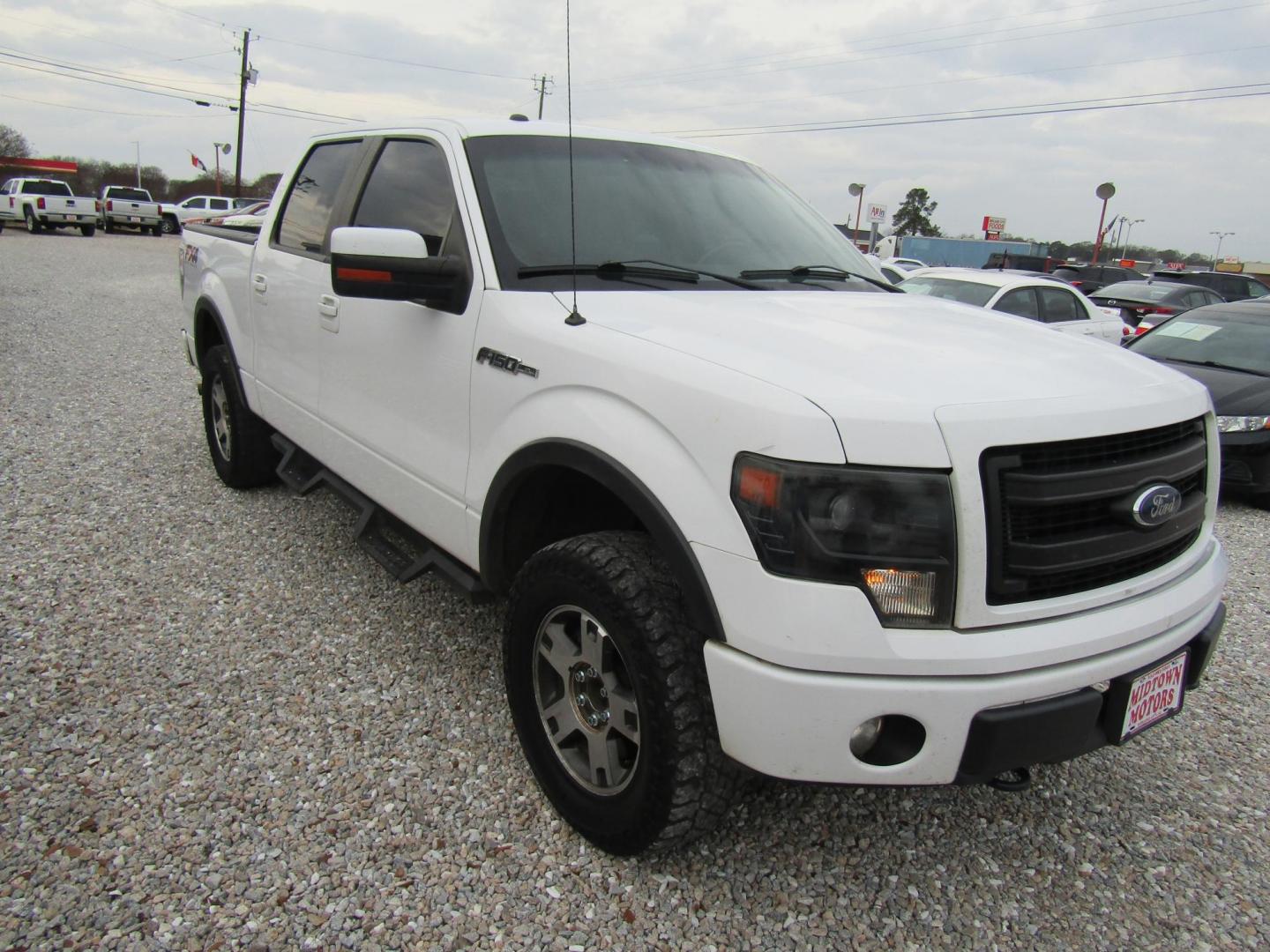 2014 White Ford F-150 XL SuperCrew 5.5-ft. Bed 4WD (1FTFW1EF9EK) with an 5.0L V8 engine, Automatic transmission, located at 15016 S Hwy 231, Midland City, AL, 36350, (334) 983-3001, 31.306210, -85.495277 - Photo#0
