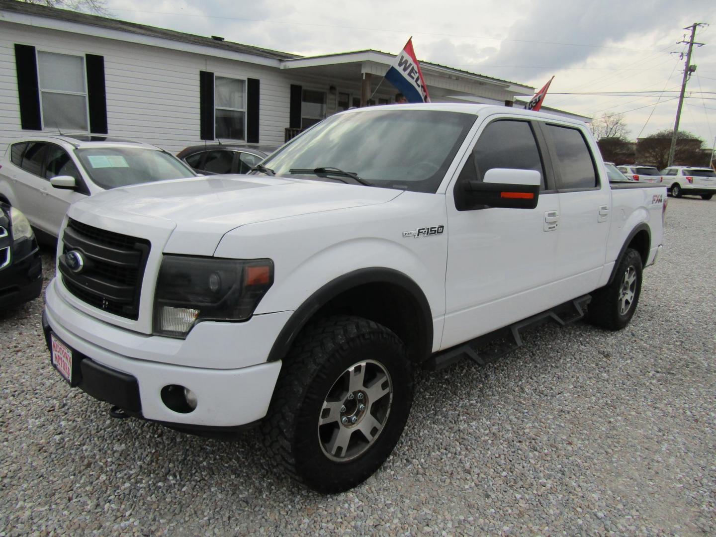 2014 White Ford F-150 XL SuperCrew 5.5-ft. Bed 4WD (1FTFW1EF9EK) with an 5.0L V8 engine, Automatic transmission, located at 15016 S Hwy 231, Midland City, AL, 36350, (334) 983-3001, 31.306210, -85.495277 - Photo#1
