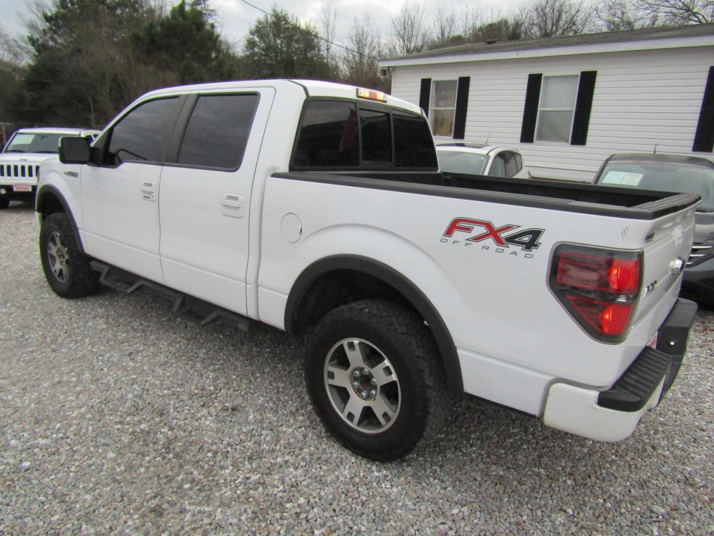 2014 White Ford F-150 XL SuperCrew 5.5-ft. Bed 4WD (1FTFW1EF9EK) with an 5.0L V8 engine, Automatic transmission, located at 15016 S Hwy 231, Midland City, AL, 36350, (334) 983-3001, 31.306210, -85.495277 - Photo#3