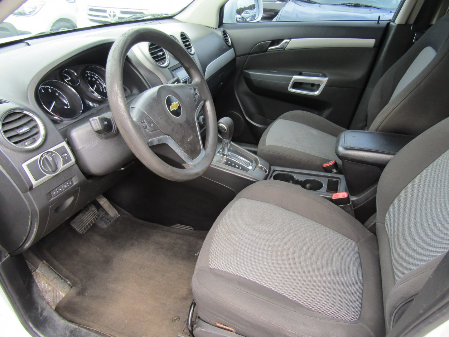 2012 White Chevrolet Captiva Sport 1LS FWD (3GNAL1EK9CS) with an 2.4L L4 DOHC 16V FFV engine, Automatic transmission, located at 15016 S Hwy 231, Midland City, AL, 36350, (334) 983-3001, 31.306210, -85.495277- Photo#3