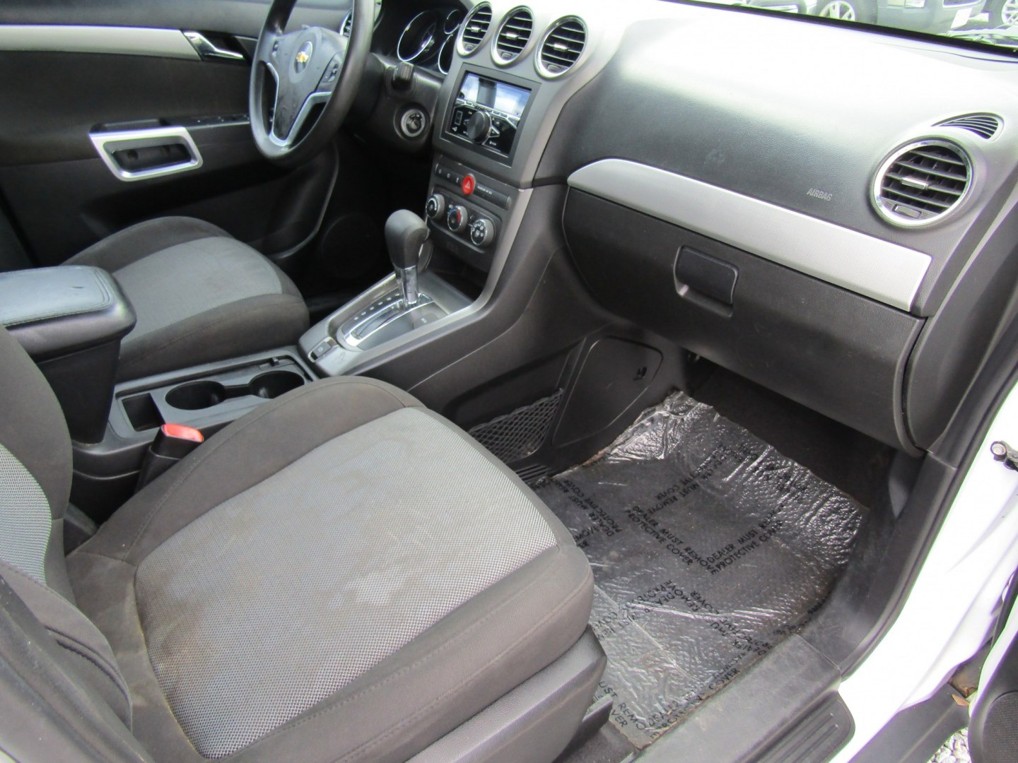2012 White Chevrolet Captiva Sport 1LS FWD (3GNAL1EK9CS) with an 2.4L L4 DOHC 16V FFV engine, Automatic transmission, located at 15016 S Hwy 231, Midland City, AL, 36350, (334) 983-3001, 31.306210, -85.495277- Photo#9