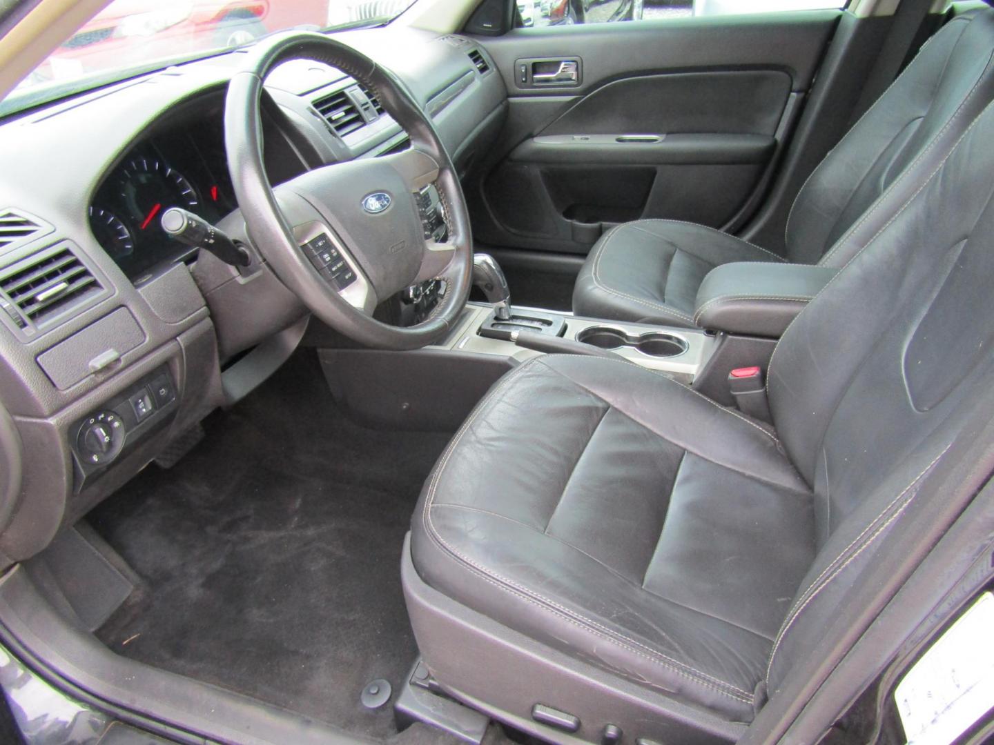2011 Black /Black Ford Fusion I4 SEL (3FAHP0JA4BR) with an 2.5L L4 DOHC 16V engine, Automatic transmission, located at 15016 S Hwy 231, Midland City, AL, 36350, (334) 983-3001, 31.306210, -85.495277 - Photo#3
