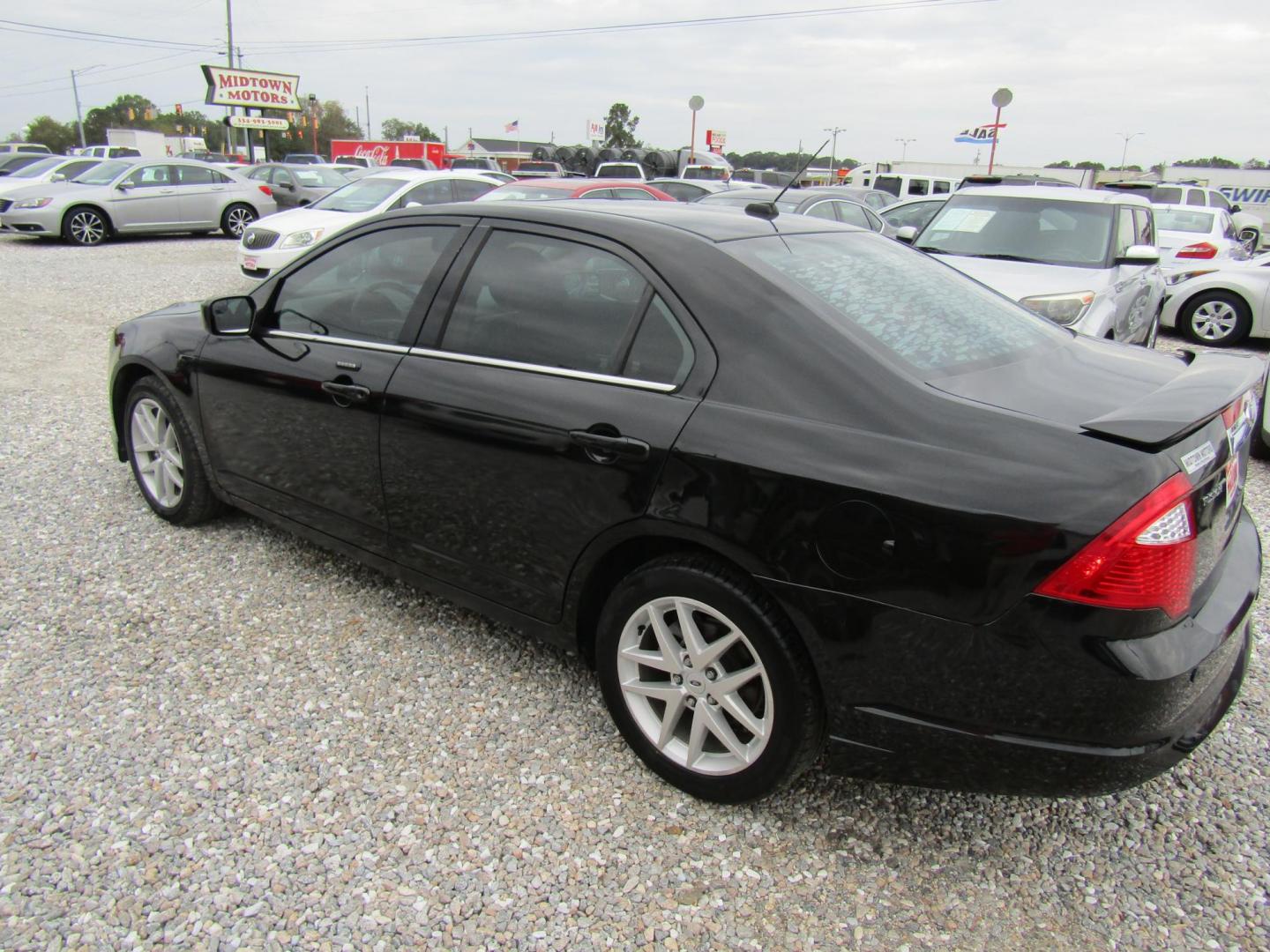2011 Black /Black Ford Fusion I4 SEL (3FAHP0JA4BR) with an 2.5L L4 DOHC 16V engine, Automatic transmission, located at 15016 S Hwy 231, Midland City, AL, 36350, (334) 983-3001, 31.306210, -85.495277 - Photo#5