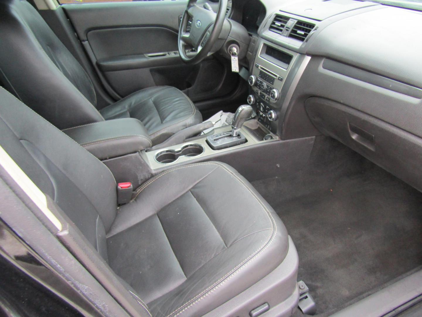2011 Black /Black Ford Fusion I4 SEL (3FAHP0JA4BR) with an 2.5L L4 DOHC 16V engine, Automatic transmission, located at 15016 S Hwy 231, Midland City, AL, 36350, (334) 983-3001, 31.306210, -85.495277 - Photo#9