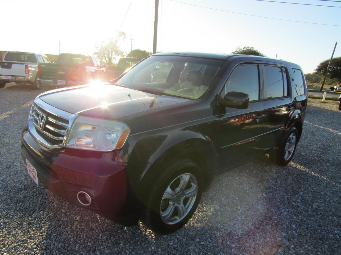 2013 Blue /Gray Honda Pilot EX-L 2WD 5-Spd AT (5FNYF3H54DB) with an 3.5L V6 SOHC 24V engine, Automatic transmission, located at 15016 S Hwy 231, Midland City, AL, 36350, (334) 983-3001, 31.306210, -85.495277 - Photo#2