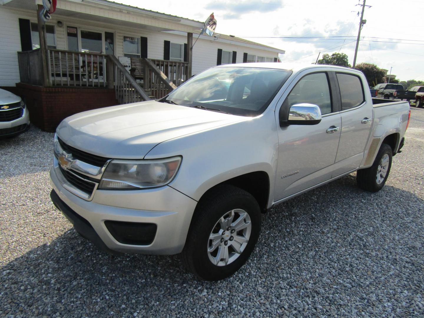 2015 Silver Chevrolet Colorado LT Crew Cab 2WD Long Box (1GCGSBEA1F1) with an 2.5L L4 DOHC 16V GAS engine, Automatic transmission, located at 15016 S Hwy 231, Midland City, AL, 36350, (334) 983-3001, 31.306210, -85.495277 - Photo#2