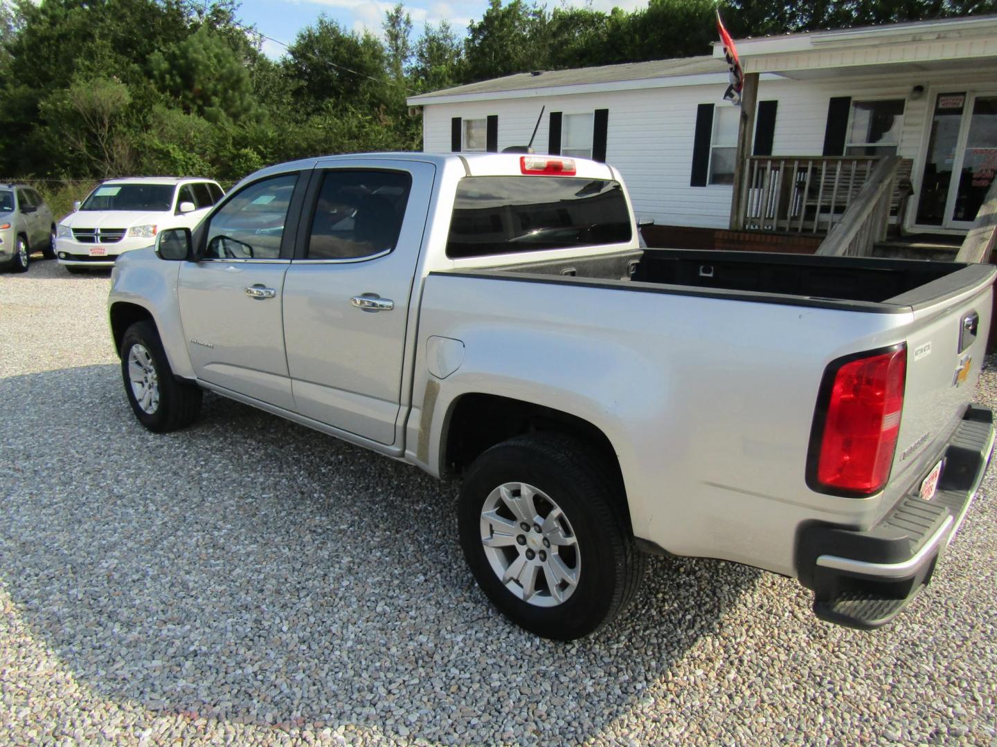 2015 Silver Chevrolet Colorado LT Crew Cab 2WD Long Box (1GCGSBEA1F1) with an 2.5L L4 DOHC 16V GAS engine, Automatic transmission, located at 15016 S Hwy 231, Midland City, AL, 36350, (334) 983-3001, 31.306210, -85.495277 - Photo#5