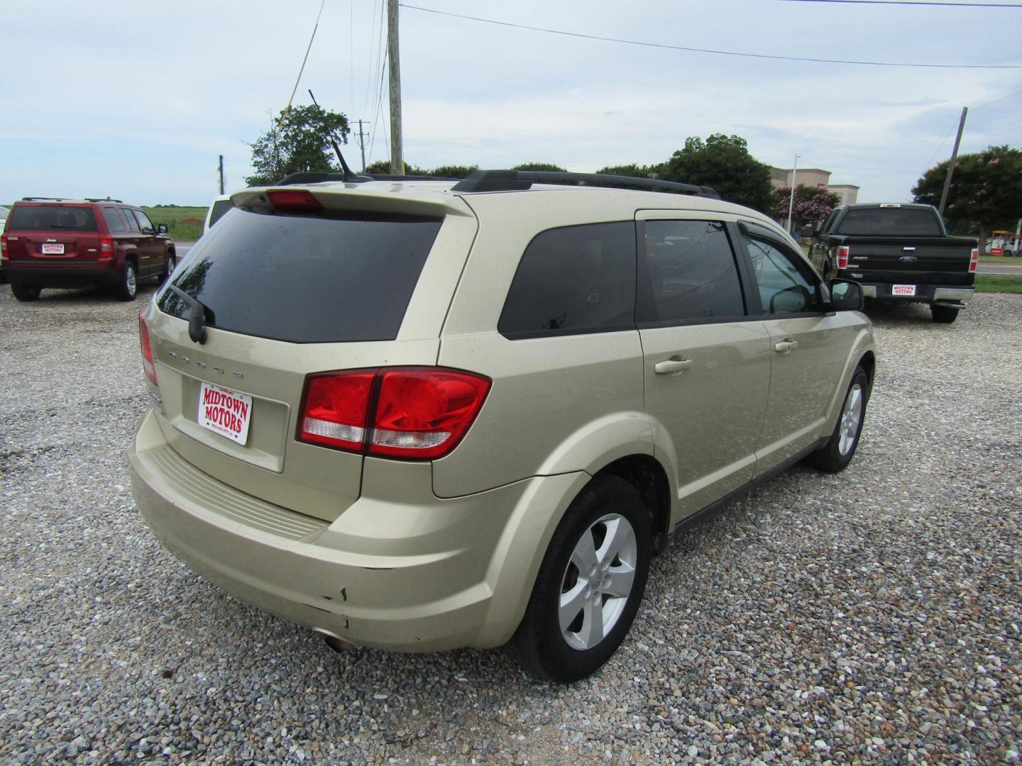 2011 Gold /Black Dodge Journey Express (3D4PG4FB0BT) with an 2.4L L4 DOHC 16V engine, Automatic transmission, located at 15016 S Hwy 231, Midland City, AL, 36350, (334) 983-3001, 31.306210, -85.495277 - Photo#7