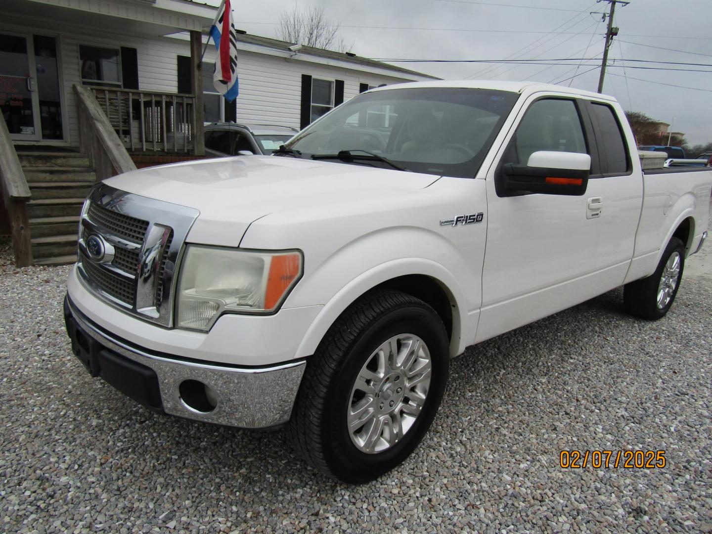 2011 White /Tan Ford F-150 FX2 SuperCab 6.5-ft. Bed 2WD (1FTFX1CF0BF) with an 5.0L V8 engine, Automatic transmission, located at 15016 S Hwy 231, Midland City, AL, 36350, (334) 983-3001, 31.306210, -85.495277 - Photo#2