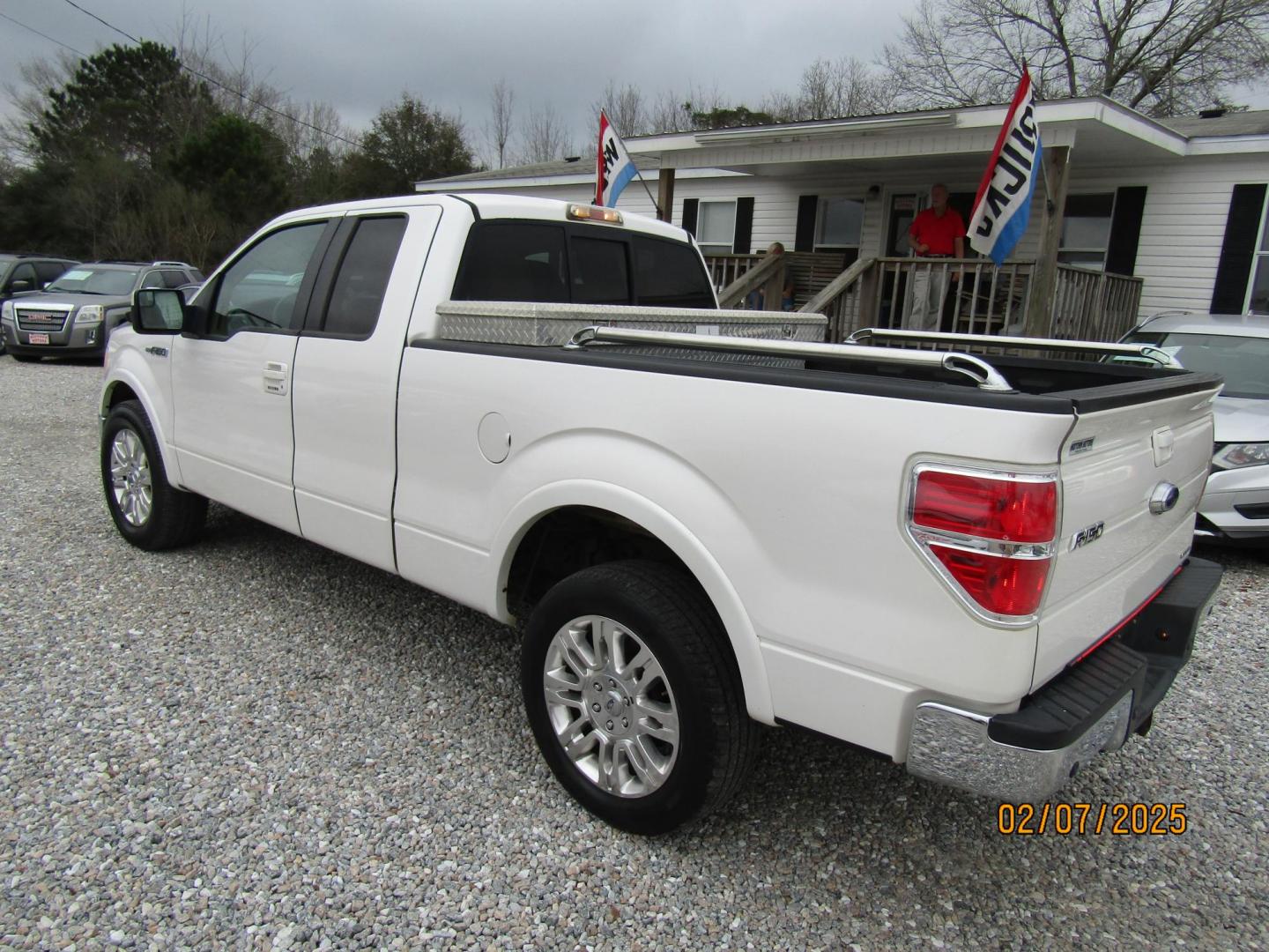 2011 White /Tan Ford F-150 FX2 SuperCab 6.5-ft. Bed 2WD (1FTFX1CF0BF) with an 5.0L V8 engine, Automatic transmission, located at 15016 S Hwy 231, Midland City, AL, 36350, (334) 983-3001, 31.306210, -85.495277 - Photo#5