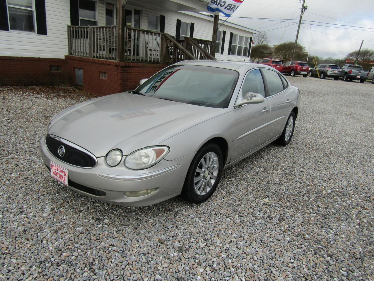 2007 Silver /Gray Buick LaCrosse CXS (2G4WE587471) with an 3.6L V6 DOHC 24V engine, Automatic transmission, located at 15016 S Hwy 231, Midland City, AL, 36350, (334) 983-3001, 31.306210, -85.495277 - Photo#2