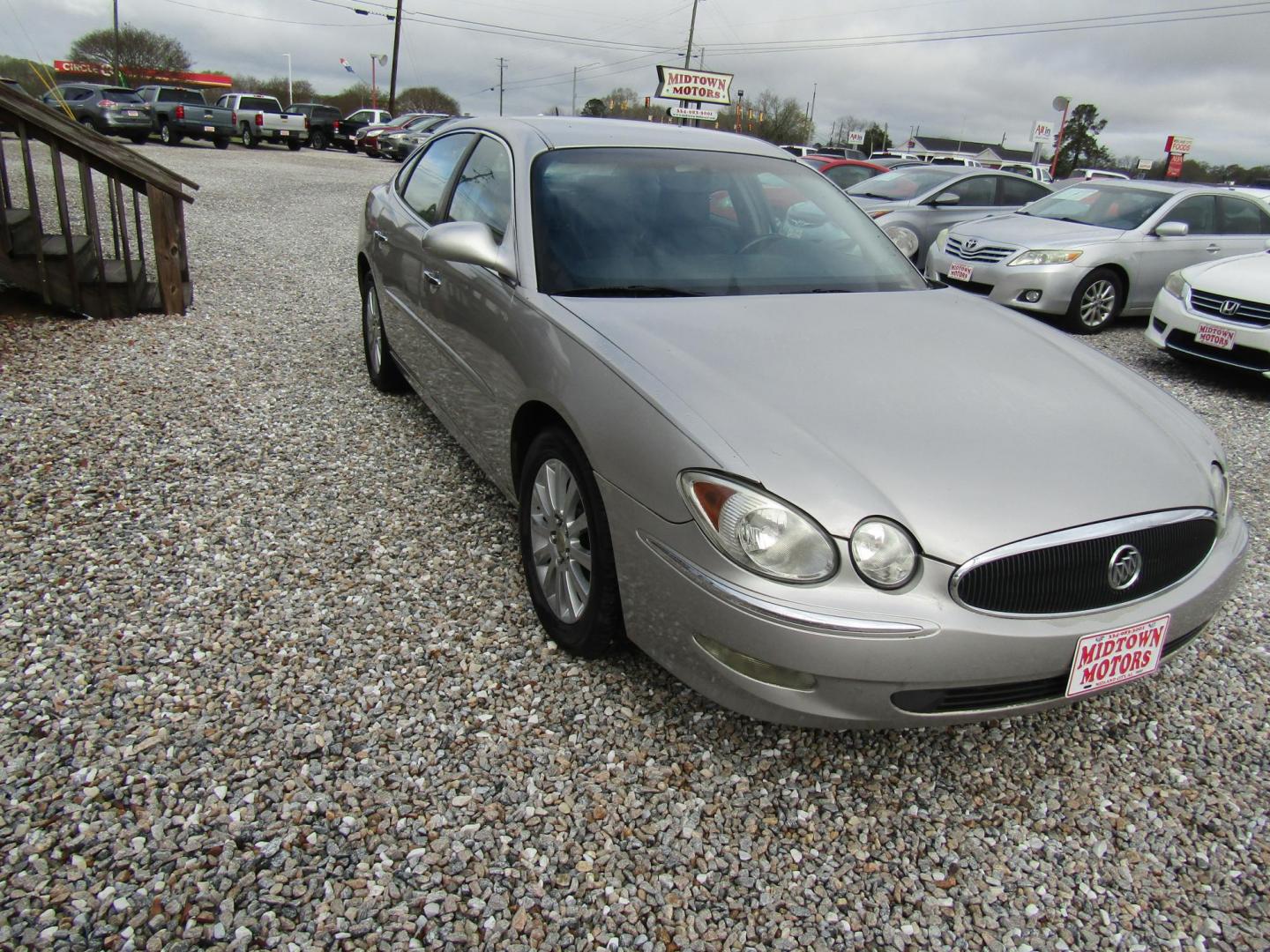 2007 Silver /Gray Buick LaCrosse CXS (2G4WE587471) with an 3.6L V6 DOHC 24V engine, Automatic transmission, located at 15016 S Hwy 231, Midland City, AL, 36350, (334) 983-3001, 31.306210, -85.495277 - Photo#0