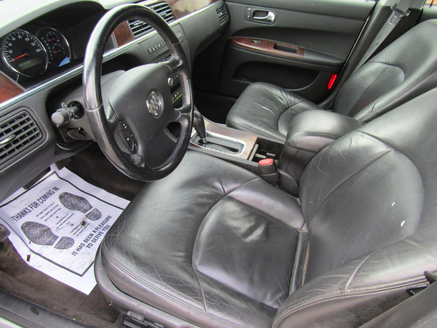 2007 Silver /Gray Buick LaCrosse CXS (2G4WE587471) with an 3.6L V6 DOHC 24V engine, Automatic transmission, located at 15016 S Hwy 231, Midland City, AL, 36350, (334) 983-3001, 31.306210, -85.495277 - Photo#3