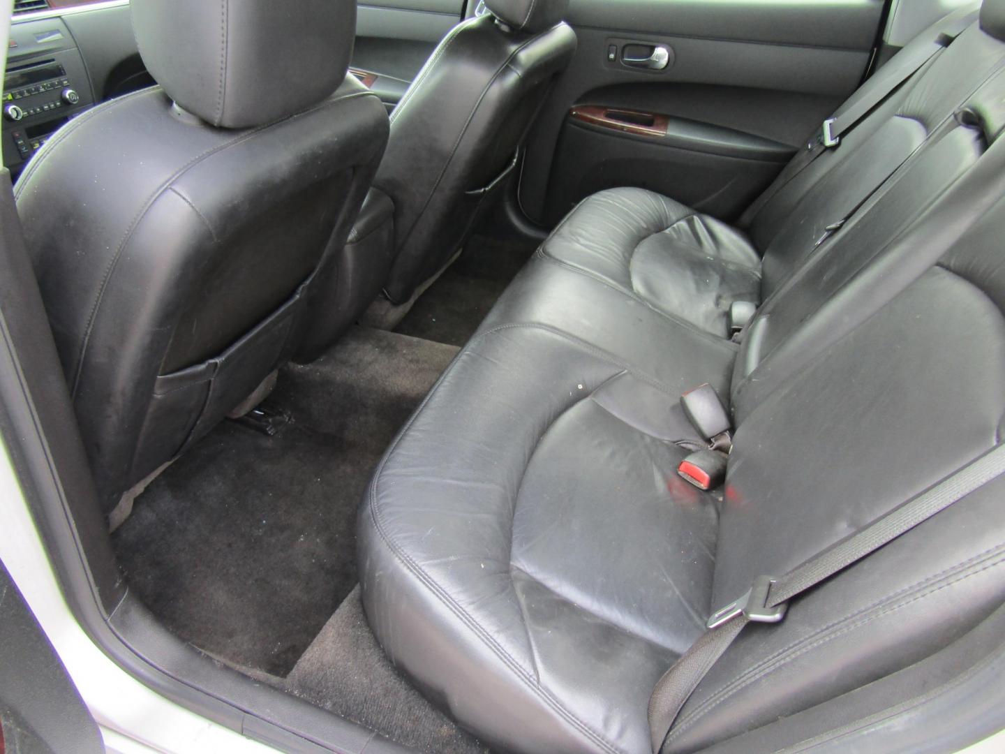 2007 Silver /Gray Buick LaCrosse CXS (2G4WE587471) with an 3.6L V6 DOHC 24V engine, Automatic transmission, located at 15016 S Hwy 231, Midland City, AL, 36350, (334) 983-3001, 31.306210, -85.495277 - Photo#4