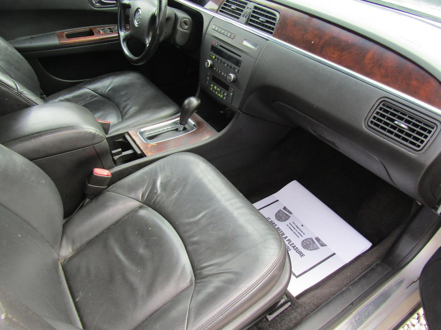 2007 Silver /Gray Buick LaCrosse CXS (2G4WE587471) with an 3.6L V6 DOHC 24V engine, Automatic transmission, located at 15016 S Hwy 231, Midland City, AL, 36350, (334) 983-3001, 31.306210, -85.495277 - Photo#9