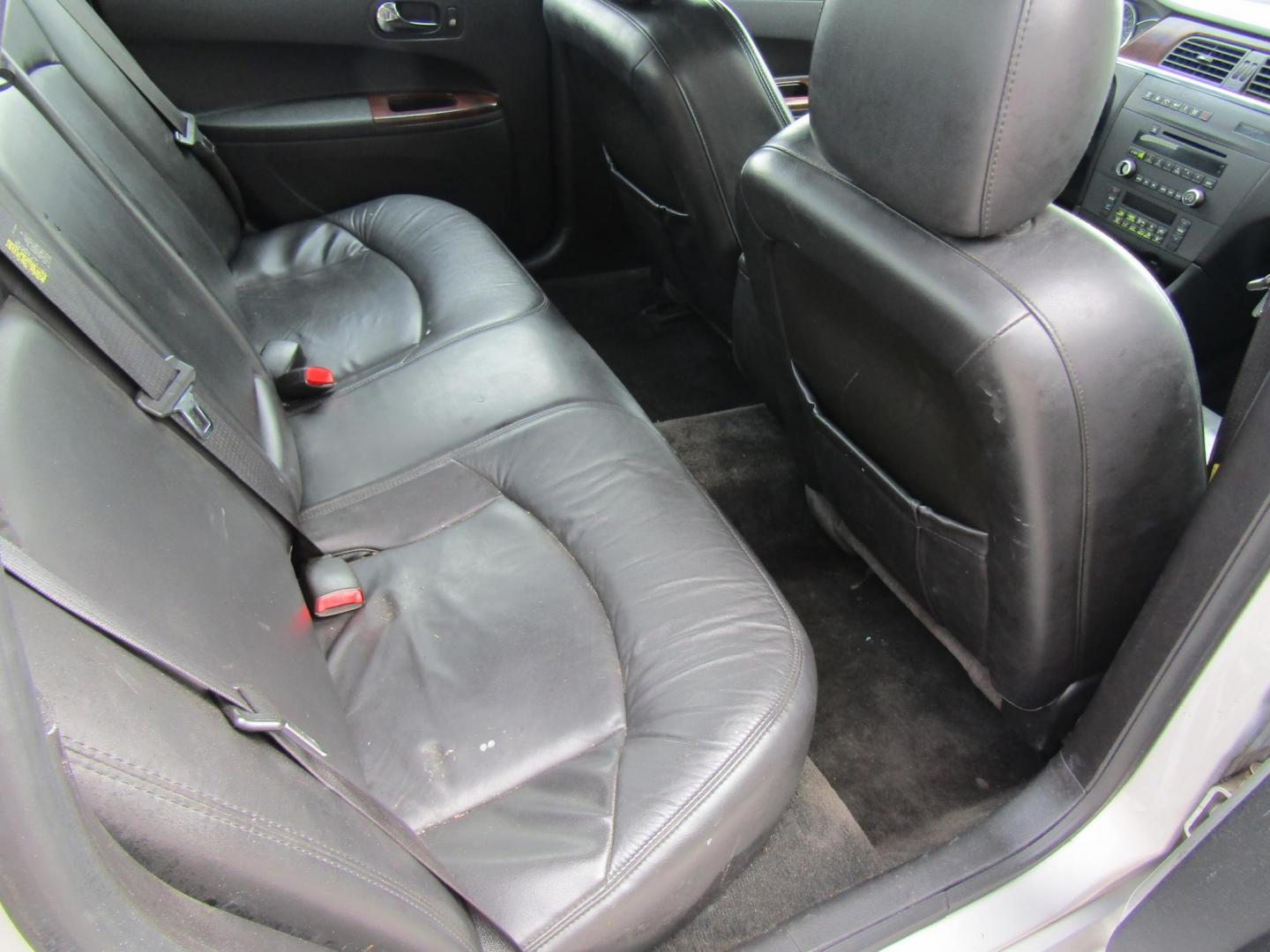 2007 Silver /Gray Buick LaCrosse CXS (2G4WE587471) with an 3.6L V6 DOHC 24V engine, Automatic transmission, located at 15016 S Hwy 231, Midland City, AL, 36350, (334) 983-3001, 31.306210, -85.495277 - Photo#8