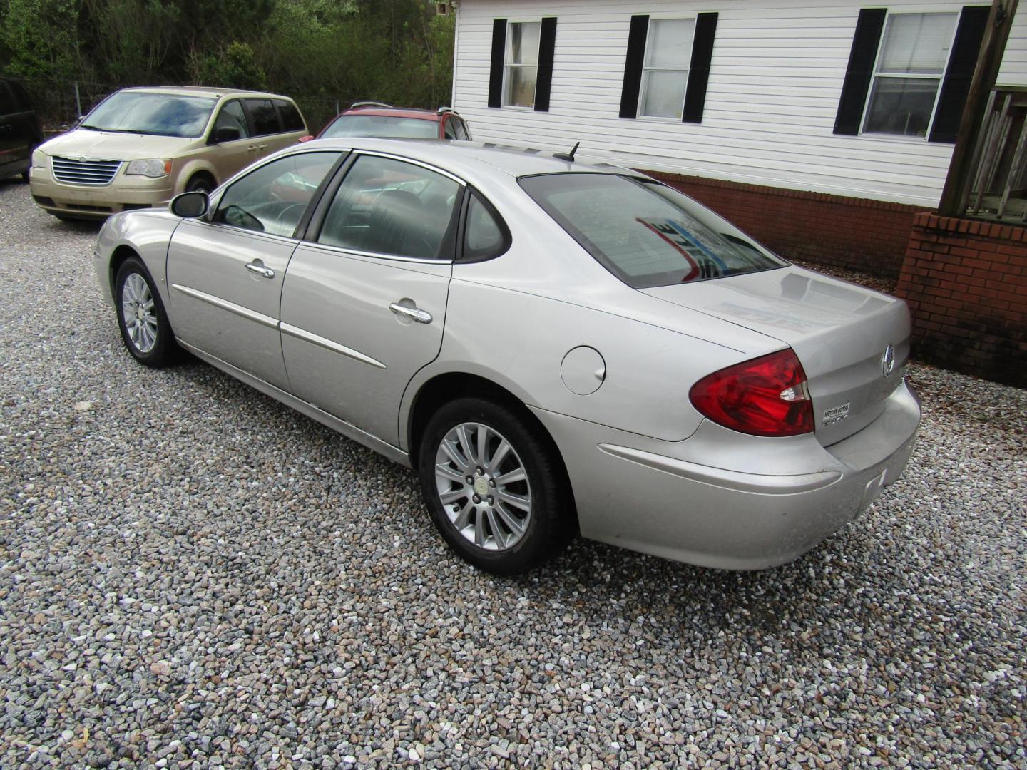 2007 Silver /Gray Buick LaCrosse CXS (2G4WE587471) with an 3.6L V6 DOHC 24V engine, Automatic transmission, located at 15016 S Hwy 231, Midland City, AL, 36350, (334) 983-3001, 31.306210, -85.495277 - Photo#5